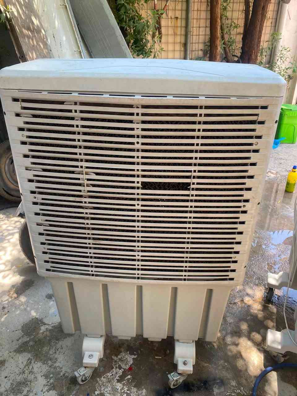 مبردات كُنفيرة للبيع
مال موكب

يعني مستخدمات في زيارة الاربعين فقط 

ماطورات بلاديه 

السعر الأولى 100

الثانية: 130

مكان :بغداد 

***********
