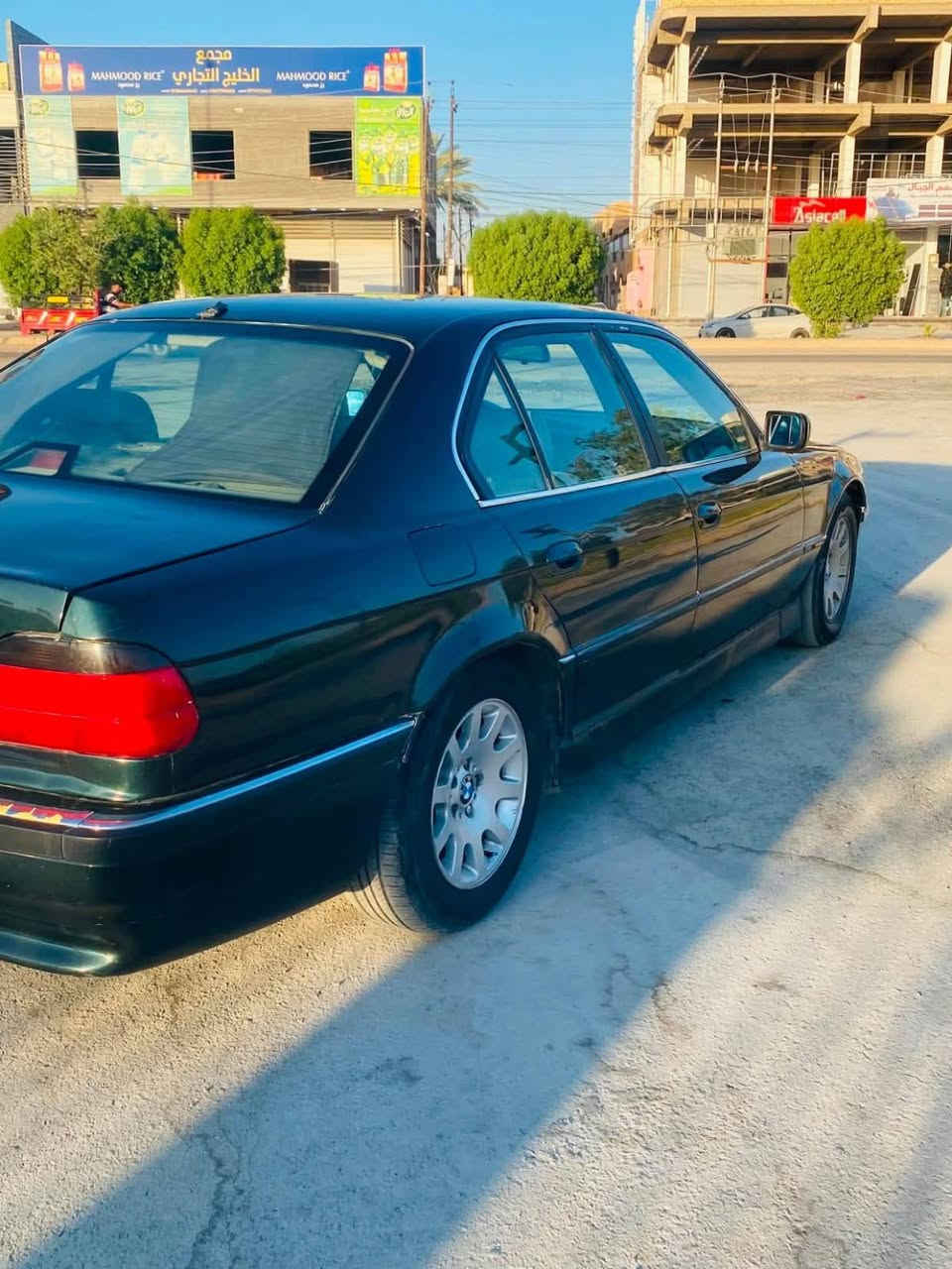 السلام وعليكم 
على بركة الله 
للبيع
BMW 740 كاسحة 
موديل 2000 بلادي 
رقم بغداد تحويل ثاني يوم
فول 
تبريد قطعتين
تخم تاير 
8 سلندر
منضومه غاز 
منضومه زنون عالي ناصي 
صدر 70%
السعر 88 وبيها مجال 
وترهم مراوس حسب القناعه 
وذا اكو بيكم هم اراوس 
مكان السياره بغداد ابوغريب 
اتصال
***********

