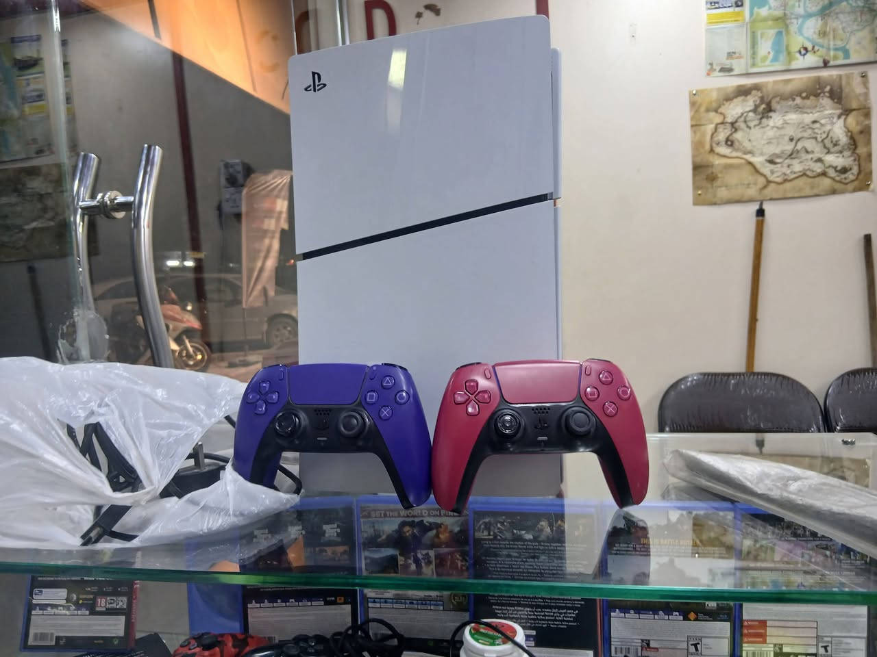 بلي فايف5 سلم اخو الجديد الجهاز كامل ملحقات مع جوستكين أصلية وقرص فيفا 25 للستفسار واتساب ***********
