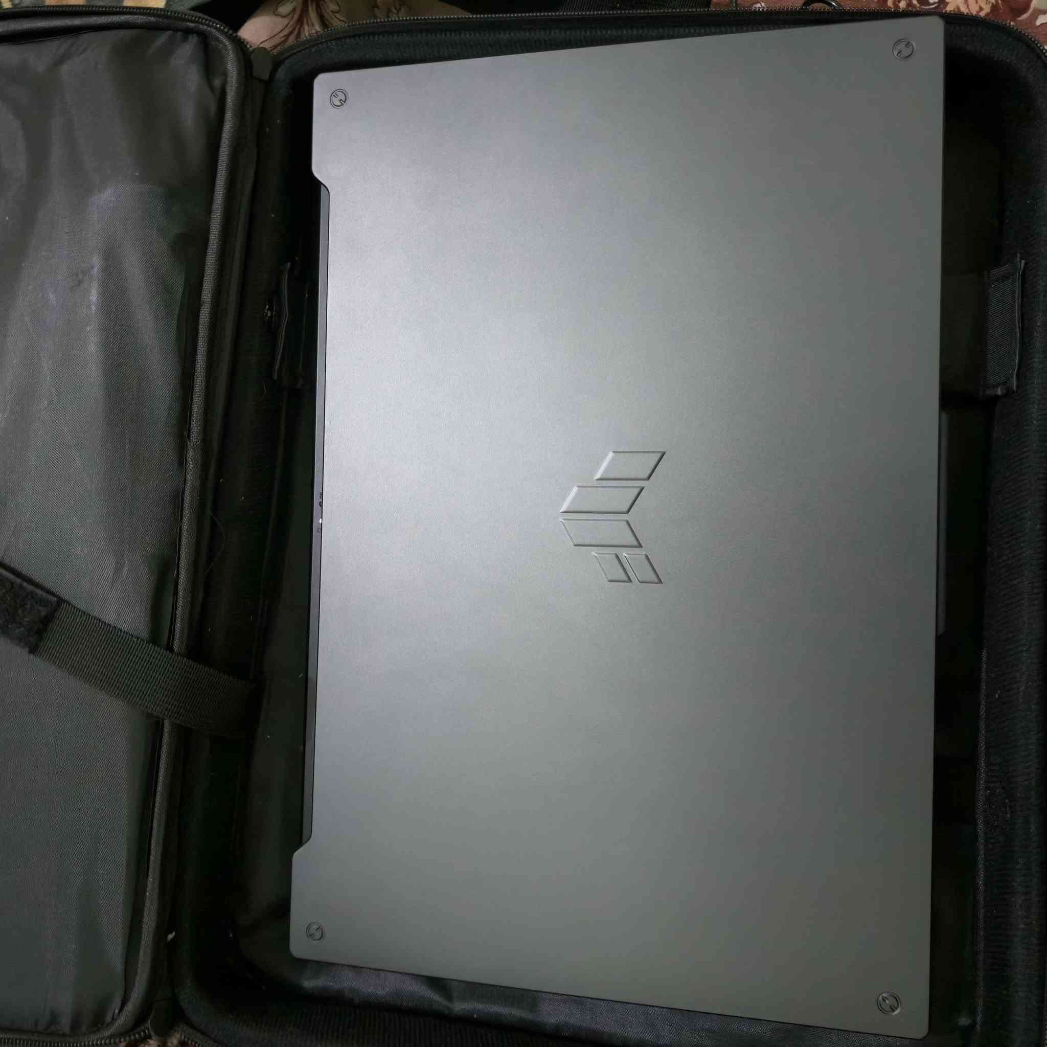 🔥 للبيع ASUS TUF Gaming F17 بحالة ممتازة (شبه جديد) 🔥

المواصفات:
✅ الموديل: ASUS TUF Gaming F17 (FX707ZC4)
✅ المعالج: Intel Core i5-12500H (الجيل 12)
✅ كرت الشاشة: NVIDIA GeForce RTX 3050 سعة 4GB
✅ الرام: 16GB DDR4 بسرعة 3200MT/s
✅ التخزين: SSD NVMe سعة 512GB
✅ الشاشة: 17.3 إنج FHD بدقة 1920×1080 وتردد 144Hz (Adaptive Sync)
✅ نظام التشغيل: Windows 11 Pro أصلي
✅ Wi-Fi 6
✅ MUX Switch
✅ إضاءة كيبورد RGB

حالة الجهاز:
✔️ نظيف جدًا واستخدام شخصي.
✔️ بدون أي أعطال أو صيانة.
✔️ الشاشة والكيبورد والبطارية وجميع المنافذ تعمل بكفاءة.
✔️ مناسب للألعاب، التصميم، المونتاج، والبرامج الهندسية.

📦 الملحقات:

- الشاحن الأصلي.
- حقيبة اللابتوب.
- ماوس لاسلكي (Wireless Mouse).

💰 السعر: 950,000 دينار (قابل للتفاوض بالمعقول)
📍 الموقع: بغداد / الدولعي
📞 للتواصل: ***********
