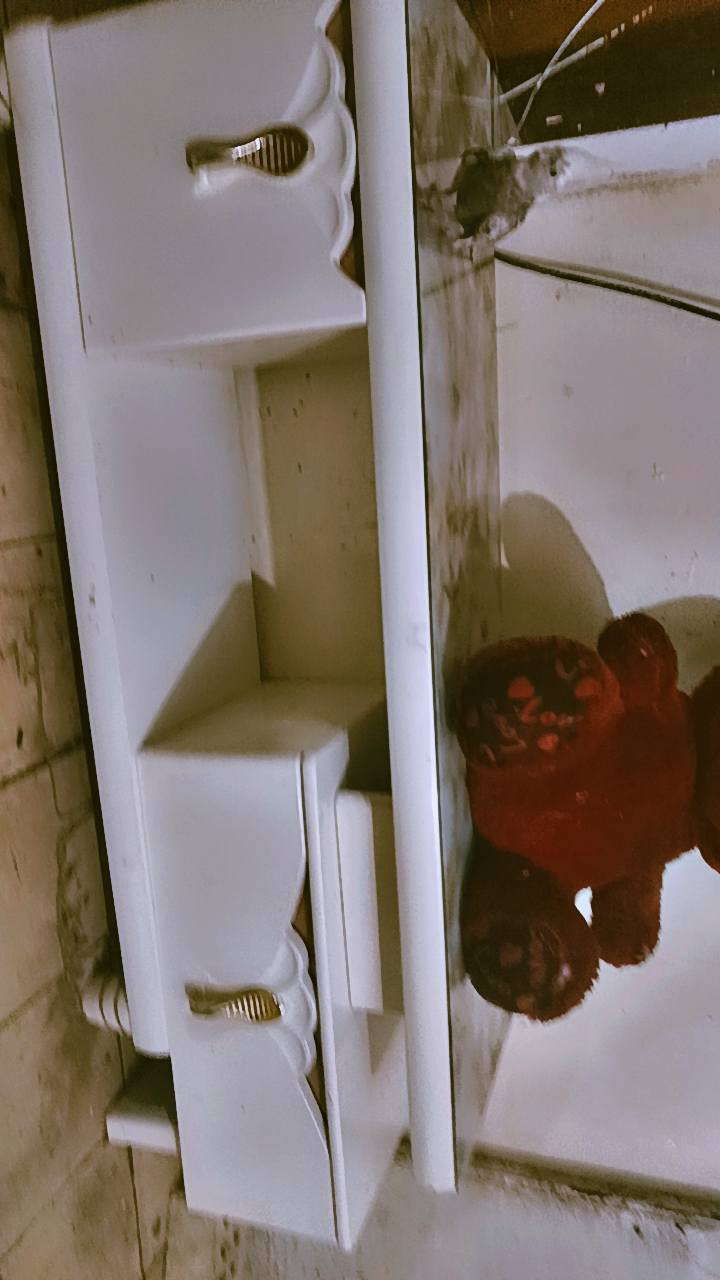 ميز للبيع جدا جديد زلغ مابيه ***********
سعره ٧٥الف
