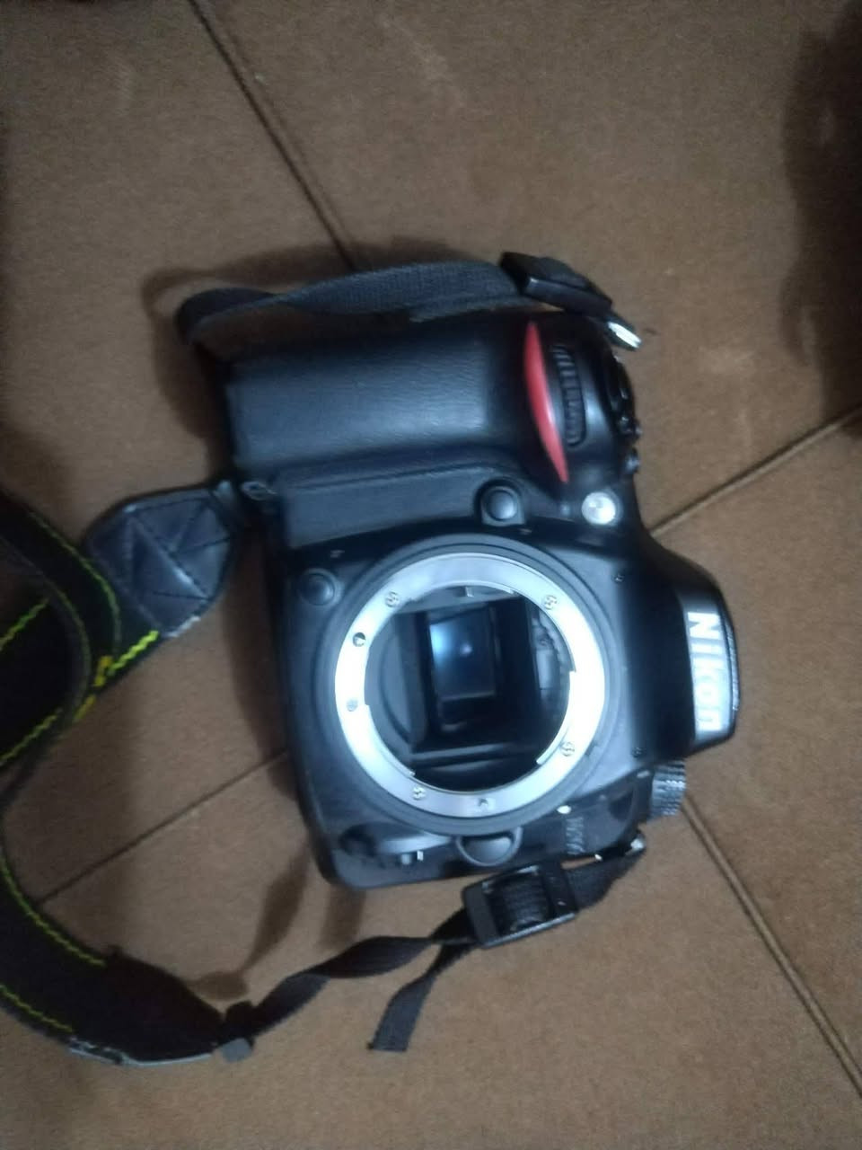 توفرت الكامرة العملاقه الاكثر مبيعا كامره نيكون D7200 الغنية عن التعريف 🤩🫵
فول مواصفات 
دقه جدا عالية 
معالج قوي 
برنامج تعديل داخلي للالوان وإنماط متعدده وفلاتر تصفية ونعومه للصورة 
دبل شريحه 
بدي مقاوم للصدمات وللماء والغبار 
تصوير فديو Full-HD 
لقطات متعدده تصوير رياضي سريع 
ميزة تتبع للوجه والجسم فوكس سريع 
كامرة حلوة وسعرها بعد احلى كل ملحقاتها موجودة مشتريها قبل محرم بيومين كسر كارتون واريد ابيعها لان محتاج فلوسها كلش نضيفة تفوتكم والله 
للحجز  راسلني واتساب
*********** ☎️
  
#نيكون7200  #بيع_وشراء_كامرات #كامرا  #camera #كامرات_تصوير    #سوق_بغداد_للكامرات #معدات_تصوير
