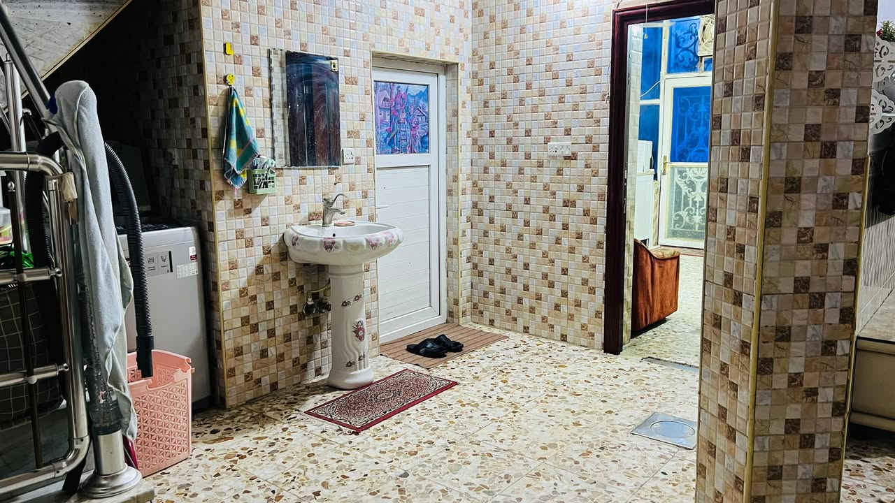 بيت طابو صرف قرب عداديه المربد 200م بناء جديد للبيع 
***********
