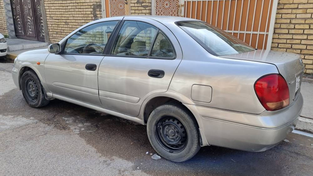 السلام عليكم 
نيسان صني ياباني كير محرك تدفئة وتبريد بحالة ممتازة السيارة مصبوغة حزام اثر جراد بيها ضربة بالجاملغ الخلفي الايسر كشانات والارضية جلد مكاني بغداد الاعلام 
هاتف *********** السعر ٨٥ وبيها مجال بغداد, العراق
