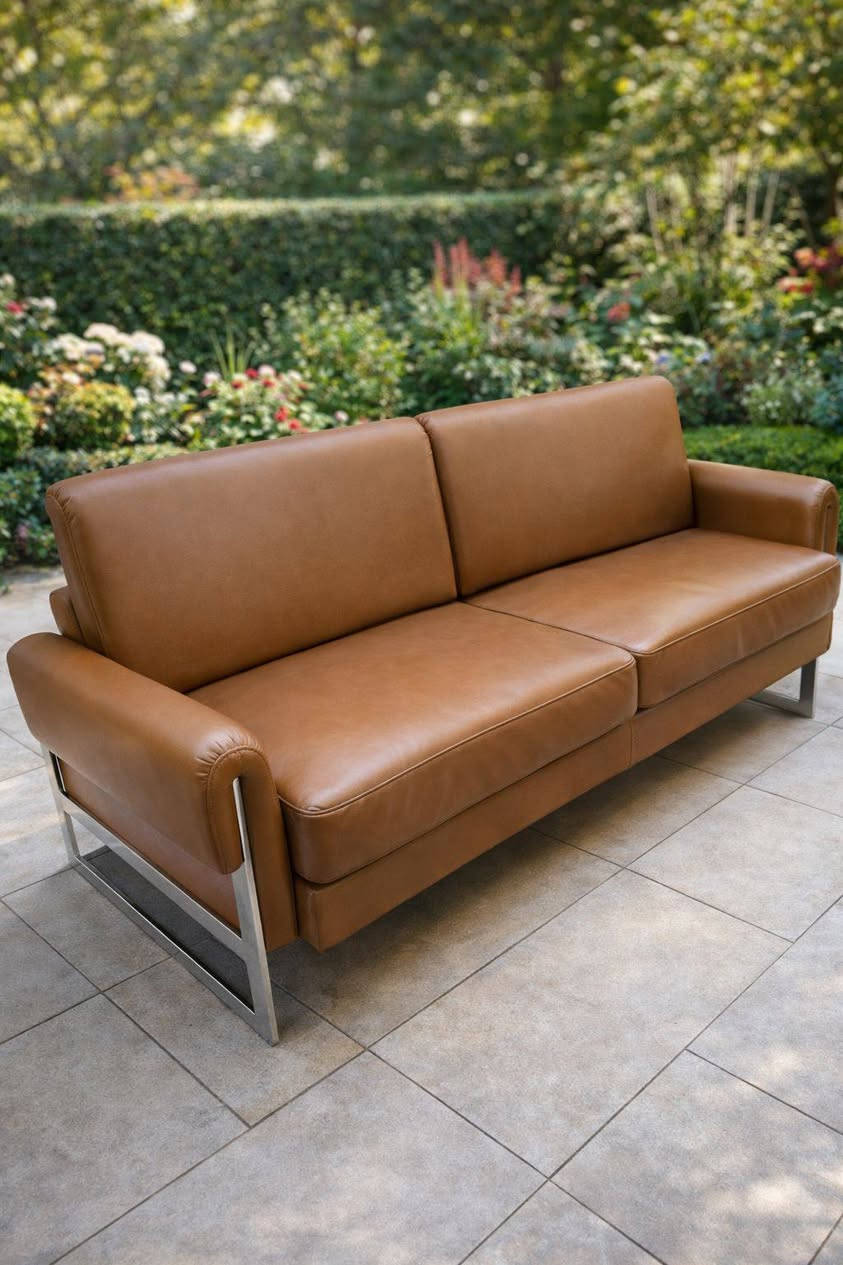 سلام عليكم تخم جلد خمس مقاعد السعر ٣٠٠ الف العنوان بغداد حي البنوك متواجد على النت وهاذا رقم الهاتف  ***********
