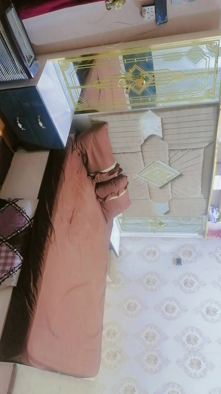 غرفه تركيا نوع ضخم جدا. 7 قطع  كنتور 6 بواب  +ملحق   جدا نظيفه 
بسعر. مناسب  لاستفسار تصال رقم 
***********
