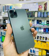 أيفون 11 برو ماكس للبيع  الذاكره 256 گيگه .. البطاريه 88% بلاديه  جهاز...