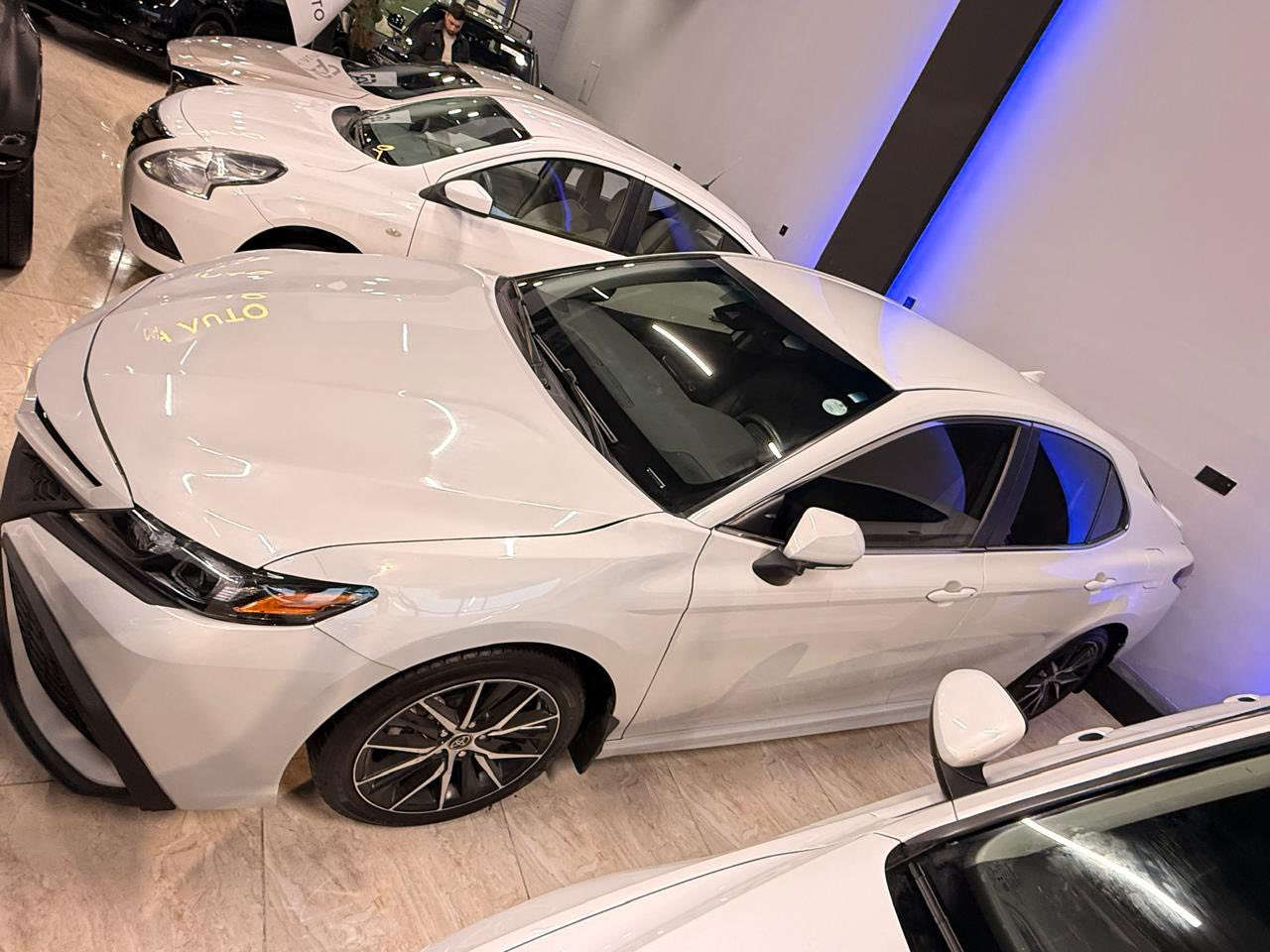 Toyota Camry 2023
تويوتا كامري ٢٠٢٣

فقط بونيد صبغ بدون دواخل
ارباك ستيرن و دشبول مفتوح

سعر السيارة ٢٠٥$ و بي مجال

مواصفات SE:-
مقاعد جلد 
مقاعد كهربائية 
شاشة
كاميرة الخلفية 
رادار امامي و خلفي
نظام نقطة عمياء 
مانع انزلاق
تحكم ستيرن
خط مسار 
ثلاث وضعيات قيادة
لايت زينون

V4(2.5)engine 

18 mi

للون مميز سمنتي (سموك🩶)
سعر جدا مناسب و بي مجال
السيارة مكفولة من كلشي

 مكان السيارة اربيل

Korek: *********** واتساب
   Asia:  ***********
