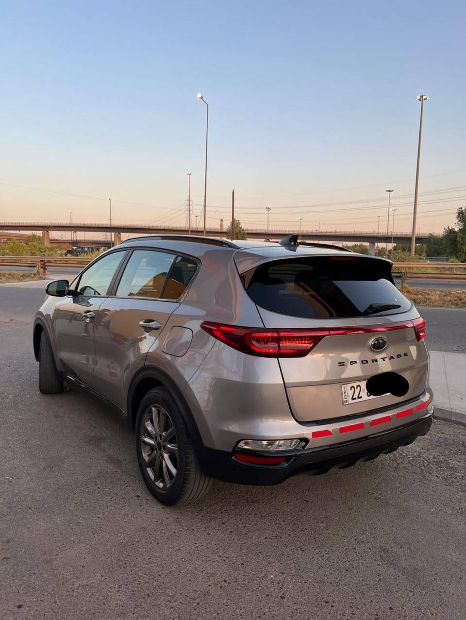 السلام عليكم 
للبيع كيا سبورتج وارد امريكي 
موديل 2022
المواصفات 
بصمة ابواب
بصمة تشغيل 
هاند بريك بصمة
بانوراما
كرسي كهرباء
كشنات تدفئة
كشنات جلد 
داخل اسود
قطعتين تبريد
محرك 2400 GDI
حساس امامي
حساس خلفي
توقف ذاتي 
رادار جانبي 
كامرة خلفية دوارة
ماشية 100الف 
شاشة عطلات 
مري شفط 
وباقي المواصفات العادية
السيارة حادثها جاملغ و باب الصدر فقط صبغ وباقي السيارة مكفولة فقط ملاحضات بسيطة شخوط 
رقم اربيل سنوية باسمي تحويل مباشر ثاني يوم 
العنوان/بغداد/حي الجامعة 
هـ/***********/***********
