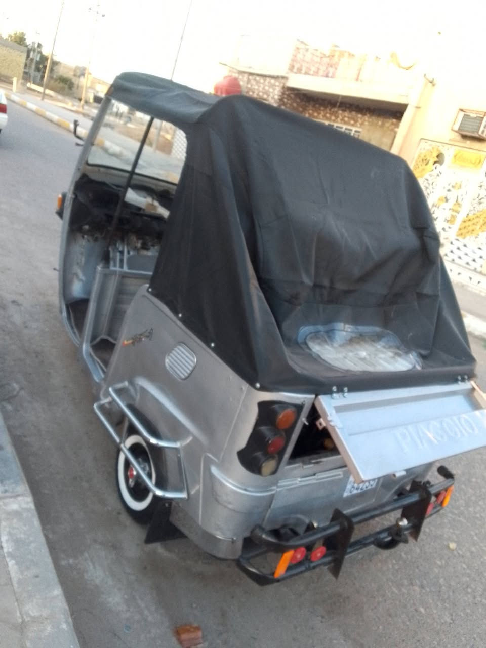 السلام عليكم 
تكتك موديل 18 مكينه ستوته متيأر نصيفه
تكتك مرتبه وحلوه تايرات جدد تكتك مال عيشه

*********** مكاني الميمونه
