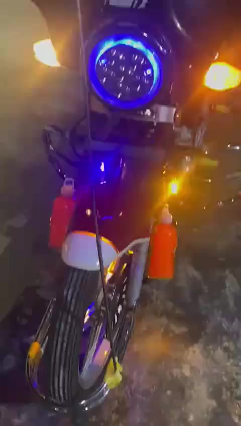 سلام عليكم  هيوشه موديل 17 اوراق كامله محرك كير خير من الله مناقصه شي ماتحط علي لو ربع تشقل وتوكل سعر خاص رقمي ***********
