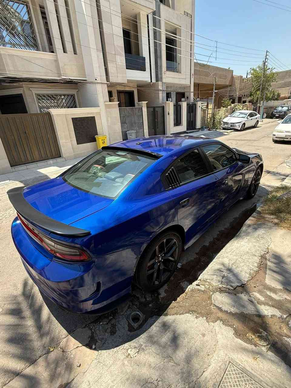 سلام عليكم
دوج جارجر 2022 sxt 
السيارة محدثة srt تحديث كامل درجة أولى السيارة نصبتها كلش حلوة 
السيارة بدون حادث بس البنيد مصبوغ مال تحديث فقط بيه شخط بالقمارة مال تحميل بسيط 
السيارة رقم أربيل دولي باسمي تحويل ثاني يوم 
مكينة 3600 مكفولة خير من الله 
ماشية 95 الف 
كير حدادية تبريد جدد 
تخم تاير ويل كب 20 مال gt 
داخل جلد كشن كهرباء تشغيل عن بعد شاشة 📺 كامرة خلفية حساسات خلفية لد متغير على التلفون عدسة عين الشيطان 
مكاني بغداد السيدية 🏠
السعر 225 وبيهة مجال 
للاستفسار ***********📞
وأعتذر على الاطالة 🤍تحياتي
