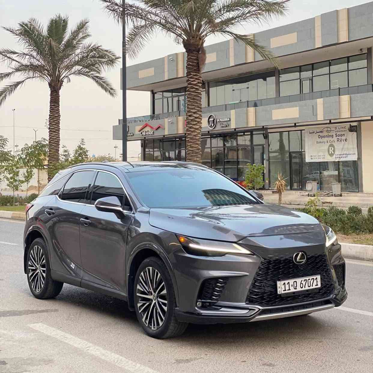� لكزس RX 350 2023 هايبرد – فل كامل (أعلى فئة) 🇺🇸
✨ مواصفات فخمة ونادرة بالسوق
✨السياره محدثه كت F_sport رياضي 

▪️ محرك 2.5 هايبرد اقتصادي وقوي
▪️ فتحة سقف بانوراما 🌤️
▪️ لايت أمامي 3 عدسات (Triple Beam LED)
▪️ عدسة عين يم الستيرن
▪️ جلد طبيعي فاخر
▪️ تبريد وتدفئة مقاعد ❄️🔥
▪️ ذاكرة مقاعد
▪️ كامرات 360 درجة
▪️ دخول ذكي + تشغيل بصمة
▪️ رادار + مثبت سرعة ذكي
▪️ شاشة كبيرة أحدث نظام

🔍 السيارة جاهزة لأي فحص
📍 بغداد – حي الجامعة

📞 اتصال:📲 واتساب:***********

💰 السعر:34,500 ماكو هيج سعر RX بالسوك 
#لكزس #RX2023 #فل_كامل #هايبرد #سيارات_بغداد #حي_الجامع
