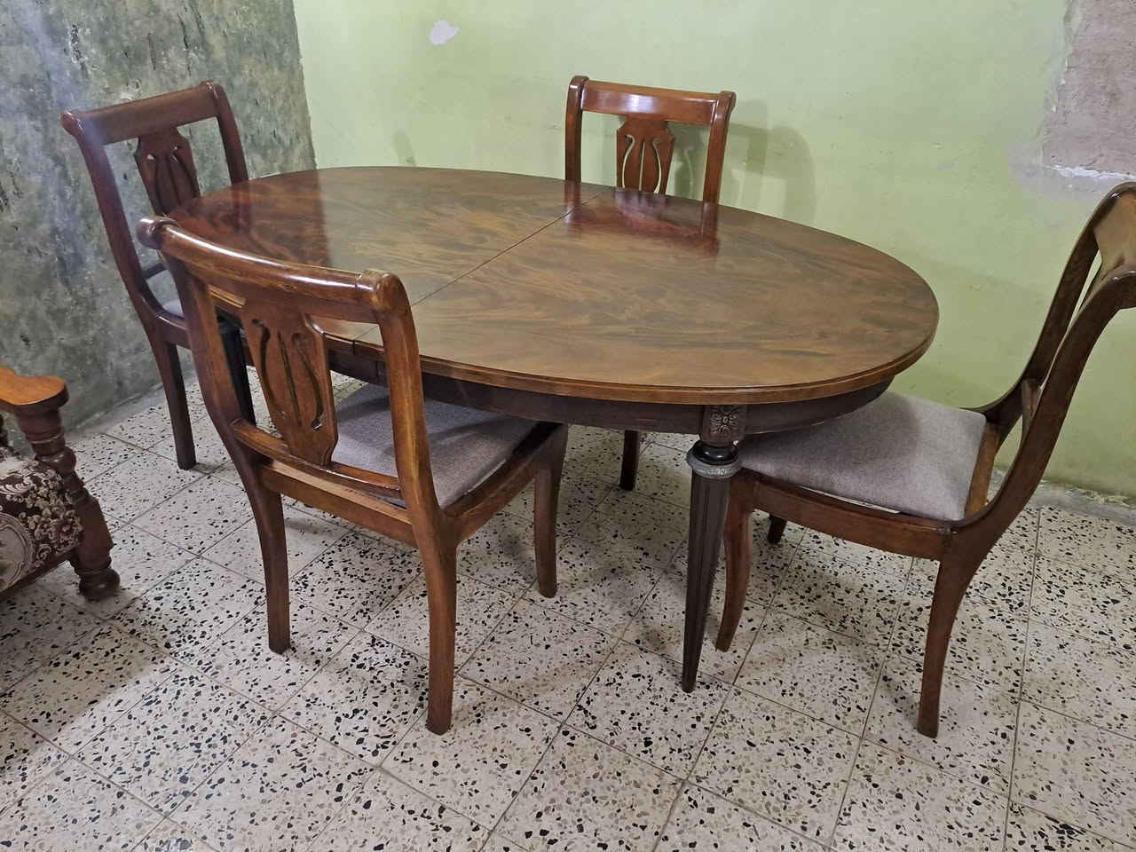 ميز طعام ٤ كراسي خشب الماهونجي موديل فرنسي انتيك مصنوع اكثر من ٥٠ سنة نظيف جدا ..مكان بغداد توجد خدمة توصيل


**إذا كنت صاحب هذا الإعلان وتريد حذفه لأي سبب، رجاءا أرسل رسالة إلى الدعم الفني**