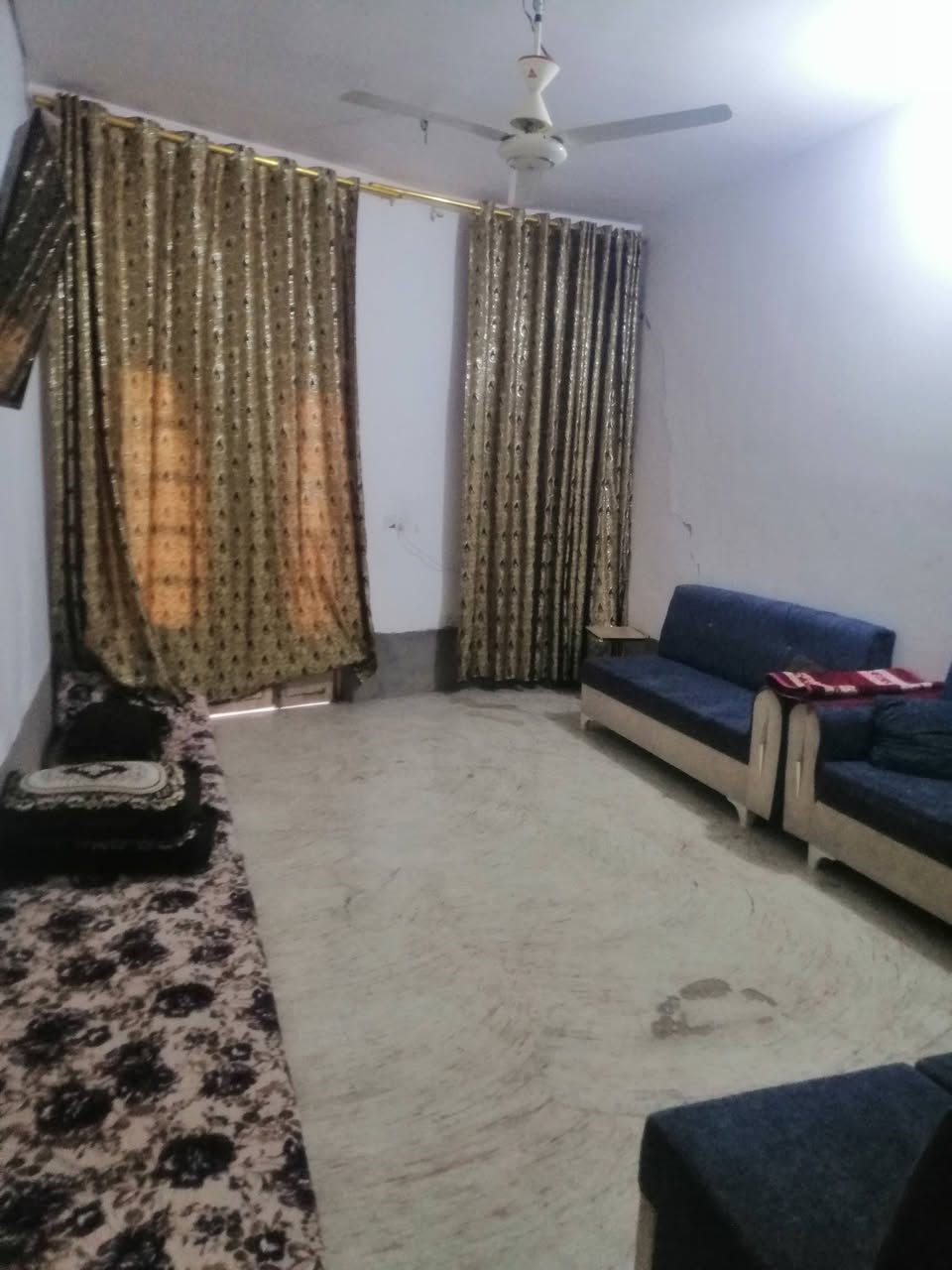 مشتمل للبيع في الفلوجه حي جبيل قرب مدرسة الهمام شارع 10 طابوصرف المساحه ١٣٠ متر ٢طابق بناء بلوك يحتوي على ٢غرف نوم وصاله عدد 2 واستقبال ومطبخ و2 حمامات داخليه وخارجيه السعر ٦٥ مليون وبي مجال بسيط للاستفسار مراجعة مكتب القمه للعقار او الاتصال على الأرقام التاليه *********** ***********
