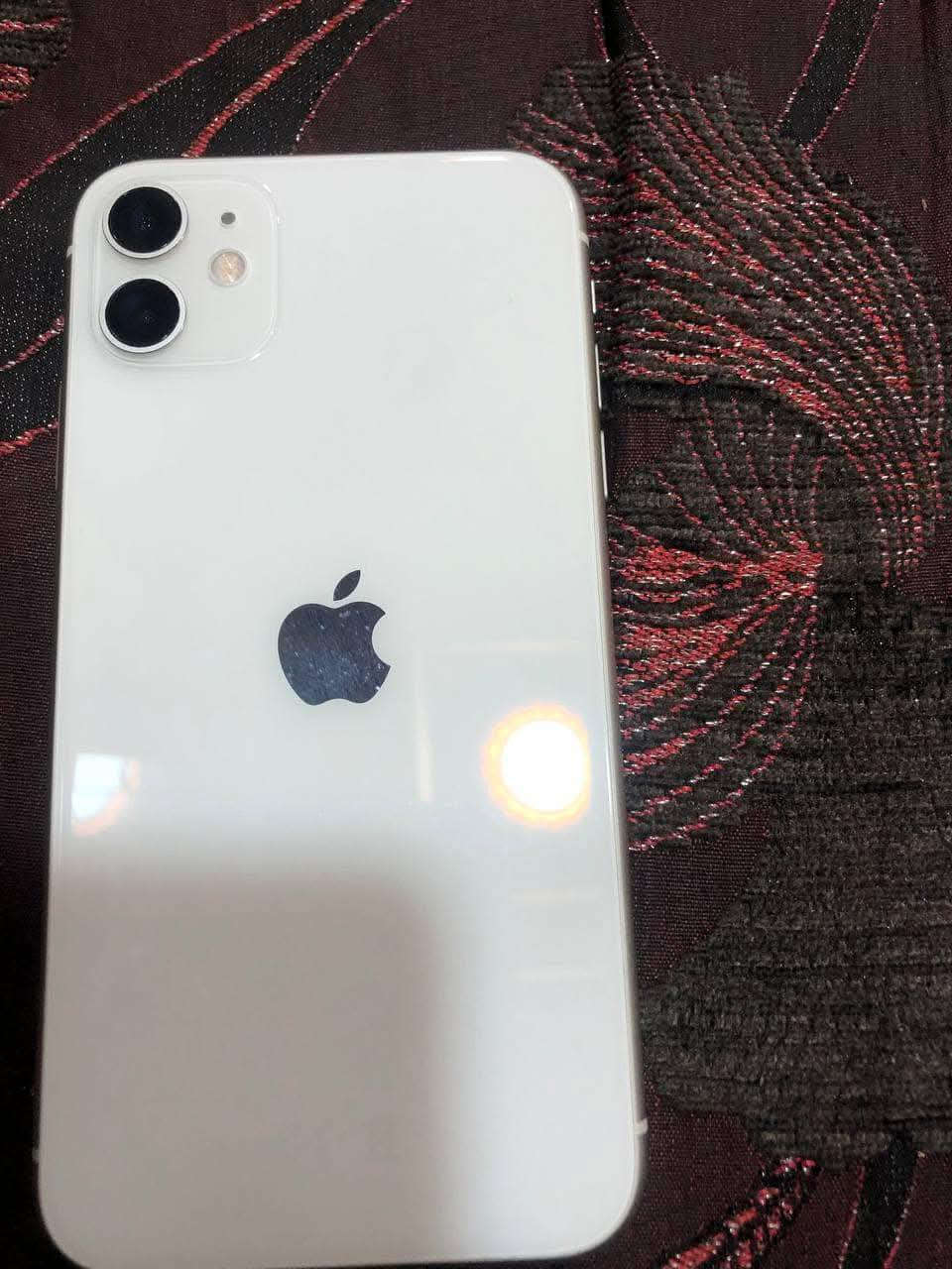 السلام عليكم 
11عادي 
لون مميز
ذاكره 64
مبدل بطارية تفصيخ
وشاشه اصلي 
دبل سيم 
فيس ايدي شغال 
السعر 215وبي مجال 
واتساب و خط ***********
