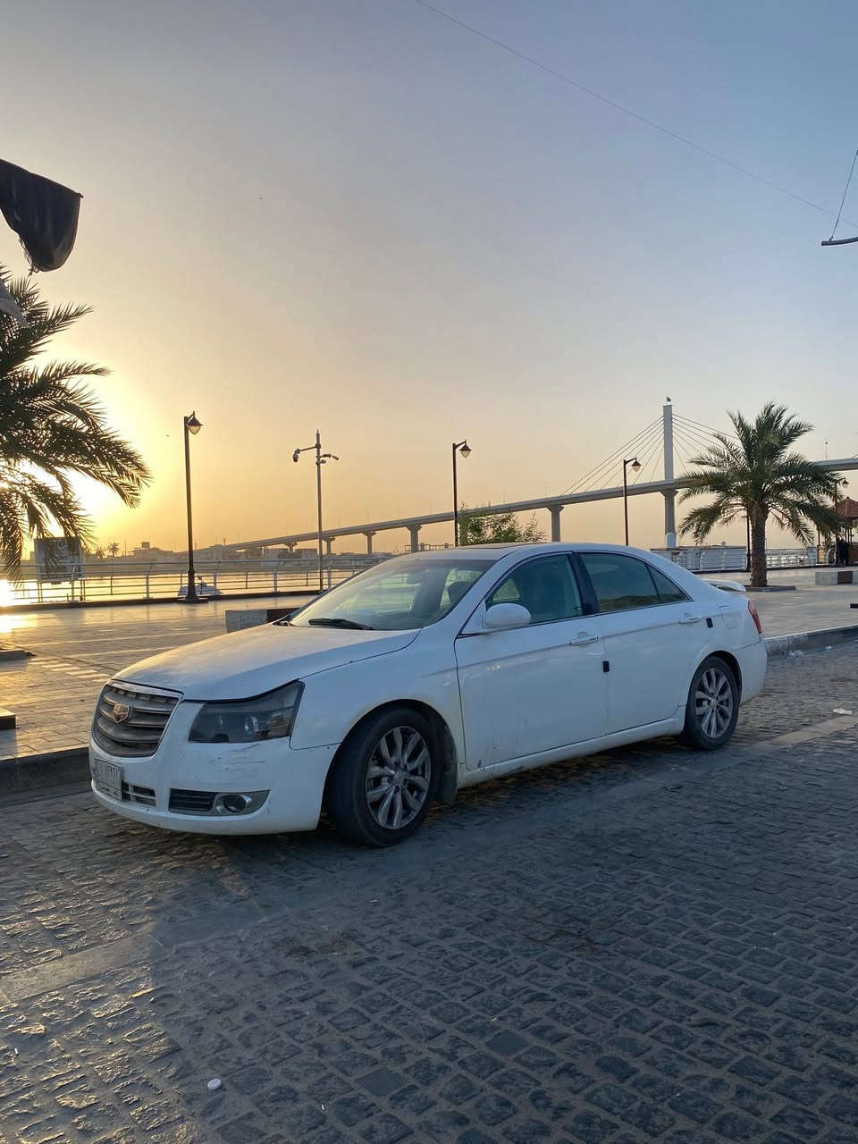 63 وبيهة مجال
جيلي Emgrand EC8 موديل 2013 

السنوية: نافذا

السيارة باسم ولد من ديوانيةوالتحويل ثاني يوم مباشرة.

المحرك: ميتسوبيشي (Mitsubishi) بحجم 1800 متصرف بنزين

خزان الوقود 70 لتر تقريبا وتتقبل بنزين العادي

ناقل الحركة (الكير): أوتوماتيك مع نظام سبورت (Sport Mode) للتحكم اليدوي.

سستم سماعات: نظام صوتي متكامل  توزيع محيطي (أمامي وخلفي وسماعة خلفية عميقة والتحكم بالصوت من الشاشة)

الشاشة: شاشة أندرويد نوعية راقية + كاميرا خلفية + حساسات خلفية.

الكشنات جلد بلاد مغلفة بالكامل بحافظات كشنات 

السقف: فتحة سقف 

التبريد قطعتين (أمامي وخلفي) فقط نقص غاز بيها 

الواقيات الشمسية حجم كبير

التحكم: جامات كهرباء (درجتين) + قفل مركزي وأمان للأطفال + مري كهرباء مع إشارات وشطف يدوي.

التنبيهات: تنبيه مسافة (حساسات للخلف) + تنبيه حزام الأمان( للسائق) + تنبيه السرعة حسب طبيعة الشارع+ تنبيه الأبواب + تنبيه نظام سرقة

كل الأزرار والدكم شغالة، صندوق واسع 500 لتر، بردة خلفية، تكايات وسطية. لامام والخلف وبها حاملات اكواب وجيوب خزنة متنوعة وذكية بنظام الضغط ( السبرنك) تفتح وتغلق + سبير بالصندوق 

السعرالمطلوب 63 وبيهة مجال 

 🚨🚨 عليهة غرامة 400 الف طيح من سعرها 

مكاني البصرة الجبيلة شارع السايلو. باقي تفاصيل 

***********1
