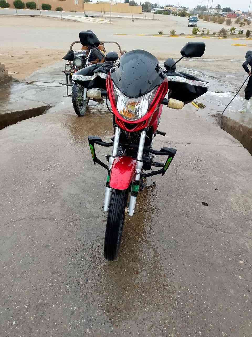 سلام عيكم موطور لبيع محرك 150 كهربايات كله شغاله نضافه تنشاف بل عين دشبول كتروني سعر 775 وبيه مجال لطيبين مكاني لعبيدي  ***********
