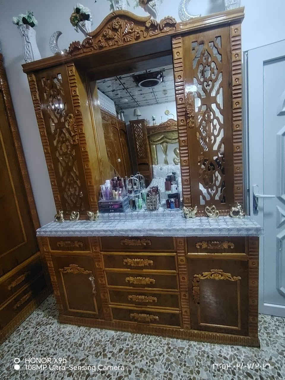 غرفه خشب عراقيه اصلي شرط مستعلمه شهرين خشب وزن ثقيل السعر مليون وربع بيها مجال شي قليل 
*********** رقمي بي واتساب
