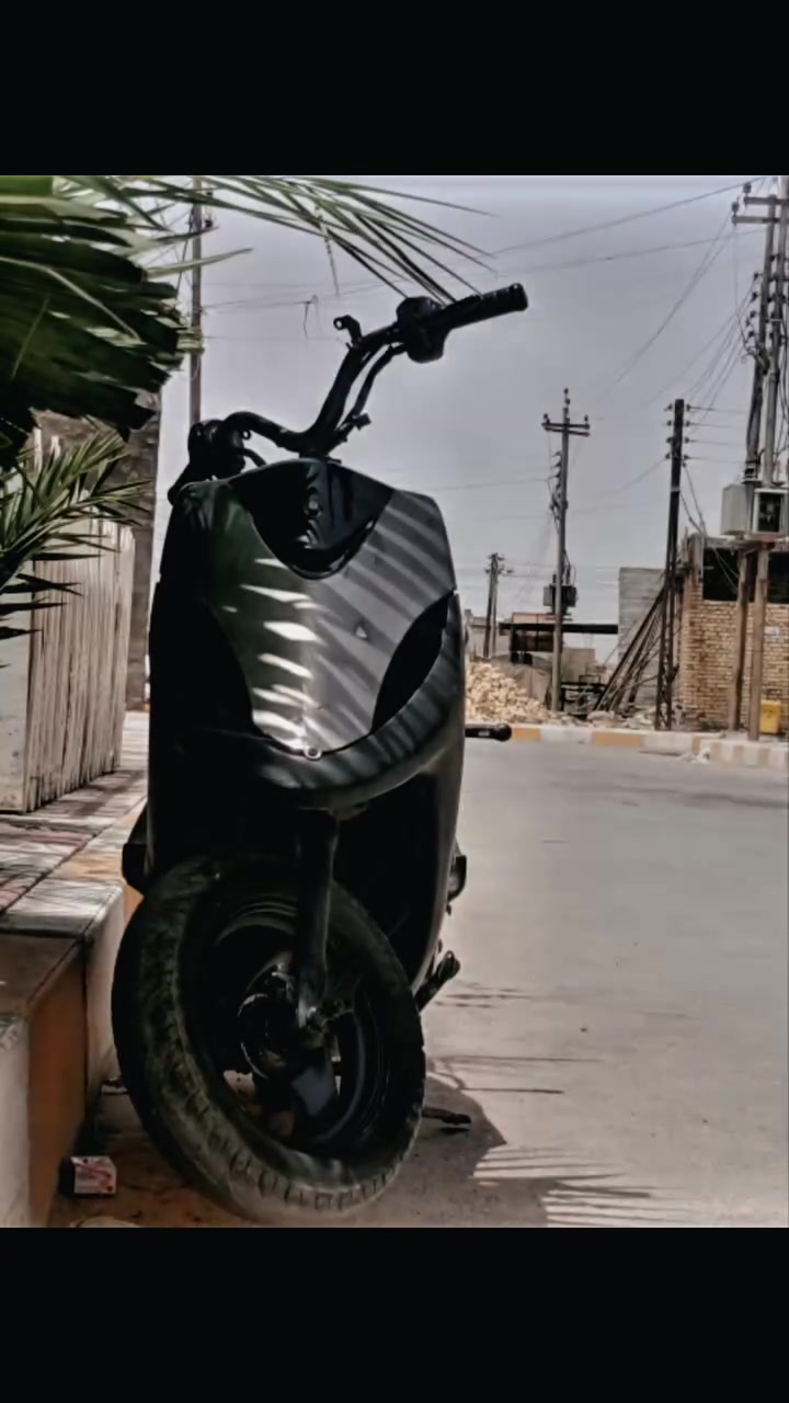 السلام عليكم دراجه ماكس عدله للبيع سعر خاص دراجه نقله سلف كهربائيات كلها شغاله اي  نقص ما بيها مكان ناصريه سوق الشيوخ فضليه رقم واتساب ***********
