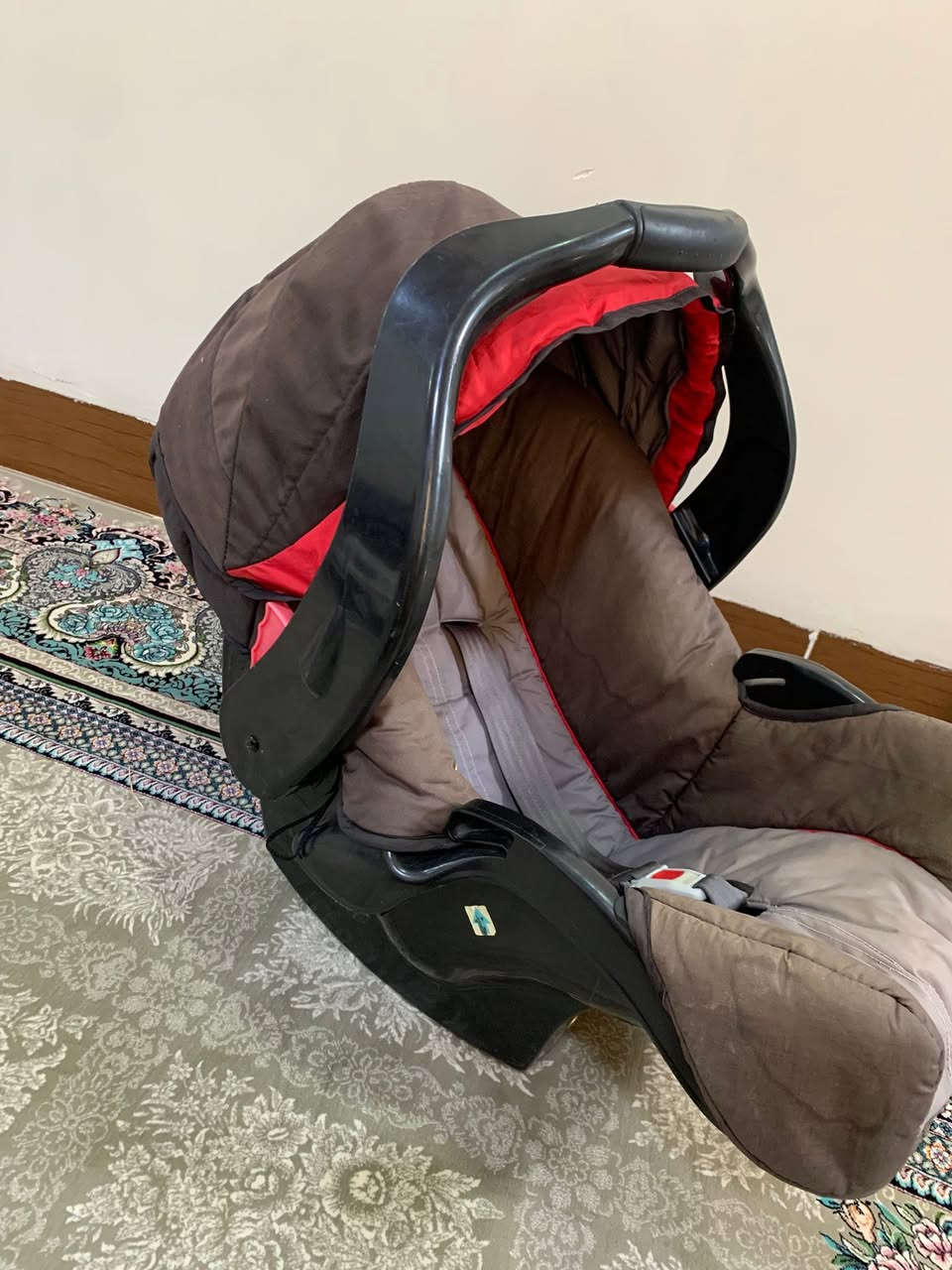 کورسی سەیارە  زۆر توندوتۆڵە ، زۆر تازەو زۆر پاک و خاوێن و جوانە لەلەدایک بوونەوە هەتا 2 ساڵ بۆی ئەبێت ، وەک کاریکۆتیش بەکاریەت ڕائەژەنرێ بۆ خەوتنی مناڵ زۆر باشە ، بۆ ماڵەوەو بۆ ماڵان و بۆ سەیران و بۆ ناو سەیارەو بۆ هەموو کات وشوێنێک ئەبێت ، نرخی زۆر گونجاوە  ، گەیاندن هەیە هەرکەس ویستی مەسج بکا لە خزمەتیام.


**إذا كنت صاحب هذا الإعلان وتريد حذفه لأي سبب، رجاءا أرسل رسالة إلى الدعم الفني**