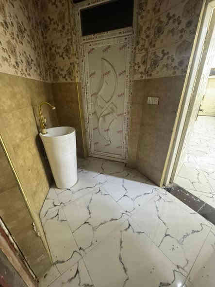 بيت للايجار مؤثث وجاهز للسكن 
الموقع / التقيه الثالثه 
المساحة ٢٠٠م 
يحتوي ع 
غرفة نوم مؤثثة غرفة + سبلت
صالة تحتوي ع سبلت 
مطبخ مؤثث كاونتر +سبلت+ طباخ 
استقبال تحتوي ع تخم قنفات + سبلت 
مجمع صحيات خارجي وداخلي 
للاستفسار الاتصال *********** واتساب مراجعه المكتب العاصمة للعقارات والمقاولات العامه العنوان الديوانية ام الخيل ساحه الاحتفالات قرب البلديه الجديده *********** واتساب
