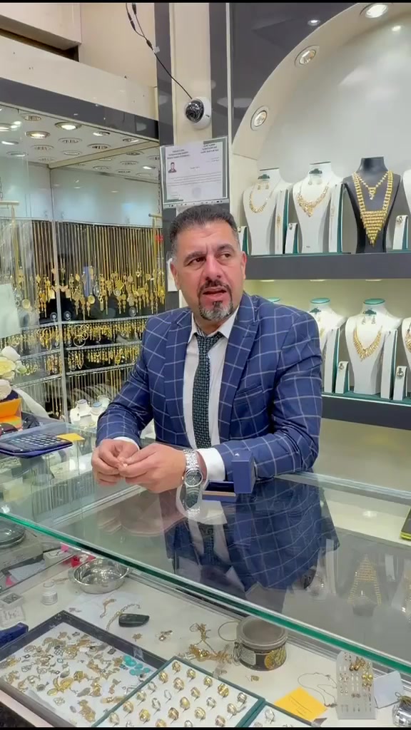 السلام عليكم  اخوني اخواتي المتابعين يرجا  مشاركة المنشور ليصل الى الاطفال المتبرعات 

“مو كل تبرع يقاس بقيمته… بعض التبرعات يقاس ببراءة أصحابها.

شفنا أطفال وبنات تبرعوا بتراجيهم ويمكن هاي التراجي كانت أغلى شي عندهم… لكن قلوبهم كانت أكبر من الذهب.

أنا  صاحب مجوهرات القاسم 2 في كربلاء المقدسة  ، ومن باب جبر الخاطر أطلق مبادرة 
كل طفلة باعت تراجيها أو تبرعت بيها ستجابة الى نداء المرجعية الرشيدة قررنا  أن نتكفل أهداء تراجي جديدة بإذن الله. الى الخمس اطفال الذي تم اختيارهم وشهدنا تبرعاتهم جزاكم الله خير 

هاي مو مسألة ذهب… هاي مسألة قلب طفل، وفرحة بنت، ونيّة صافية لازم نحافظ عليها

مبادرة لازم أرجع تراجي رقية عليها السلام

طبعا هاي اول مبادة وان شاءلله
القادم افضل الله
***********
***********
