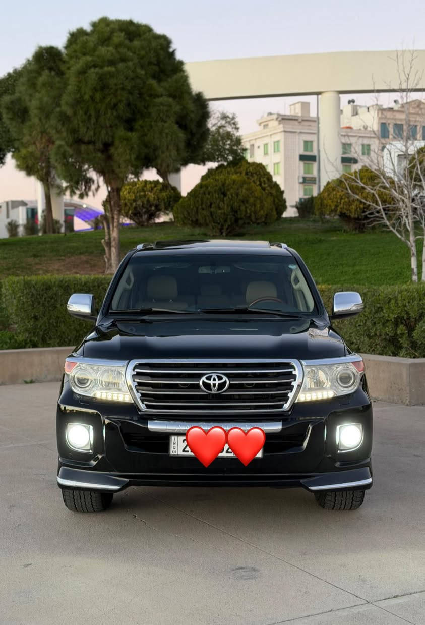 لاندكروز 2014 ساس فول مواصفات
فتحة سلايت
مقاعد جلد دواخل صاج
كشنات كهرباء 3 دكم 
بصمة تشغيل وابواب
8 ايرباك 
زراك لايت
طفاية
ثلاجة فريز
7 راكب 
تبريد مركزي 
شاشة وكامرة
فور ويل 4X4
مري كهرباء شفط  واشارة بالمري
تحكمات 
حساسات امامي وخلفي
لايتات زنون عدسة متحركة
كشاف زنون
باقي مواصفات الاندكروزر معروفة

السيارة مكفولة كفالة عامة كلها عالبلاد
ماشية 190 الف كم حقيقي بالشرط 
رقم اربيل الجديد بأسمي 
هزة وفحص وسنوية كلها جديد
سعر 372 $ وماكو هيج سعر بكل السوك
*********** / اربيل
