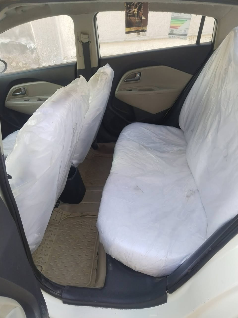 السلام عليكم  مكلف بل نشر ريو موديل 12 خليجي السياره جاهزه من كلشي تحويل ثاني يوم السياره بسمي   مكينه الف وستميه السعر 85
***********
