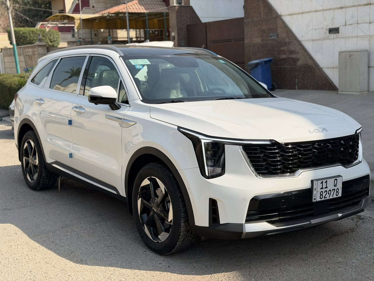 السلام عليكم
كيا سورنتو 2024  4X ضمان وكالة الدولية 
فوول مواصفات 1/1 اعلى مواصفات 
ماشية 13 الف كيلو ( وضع الشركة )
محرك 6 سلندر
داتا شنو بالدشبول
فتحة سقف ( بانوراما )
كامرات 360 درجة 
مقاعد جلد و كهرباء
مقاعد تبريد و تدفئة
شاشة كبيرة متصلة
تشغيل الكامرة مع الاشارة
بصمة تشغيل وابواب
تشغيل عن بعد
صندوق كهرباء 
( كفالة عامة من الصبغ و البارد ) 

السعر 35,500 $ 
رقم بغداد 
مكانها بغداد / شارع فلسطين
***********
