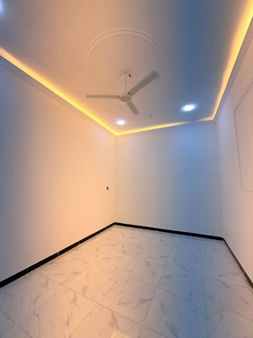 #اسعد_الله_أوقاتكم_بكل_خير👋⁉️

دارين  سكن للبيع ⛪️ بسعر بلاش 
بيوت حلوه مرتبه 

#مساحت كل بيت 150متر  بناء حديث بعده بل جيس

#يحتوي البيت على غرفتين نوم 
و ديوان 
و صاله 
و مطبخ 
و صحيات داخلي و خارجي و كراج سياره 
بيت كلش مرتب 

كافه الخدمات متوفره 

#جنس_العقار :: طابو صرف زراعي بأسم عراقي سند ٢٥ راعي لارض ساكن نفس المنطقه 

البيوت علا شارع تبليط 10 متر 🛣️

#العنوان ابو الخصيب  شارع ابو كوصره 
يبعد عن شارع ابو كوصره 20 متر

سعر كل بيت 90مليون  و بي مجال 
#للاستفسار الاتصال على الهاتف 📞📳
📳((***********
