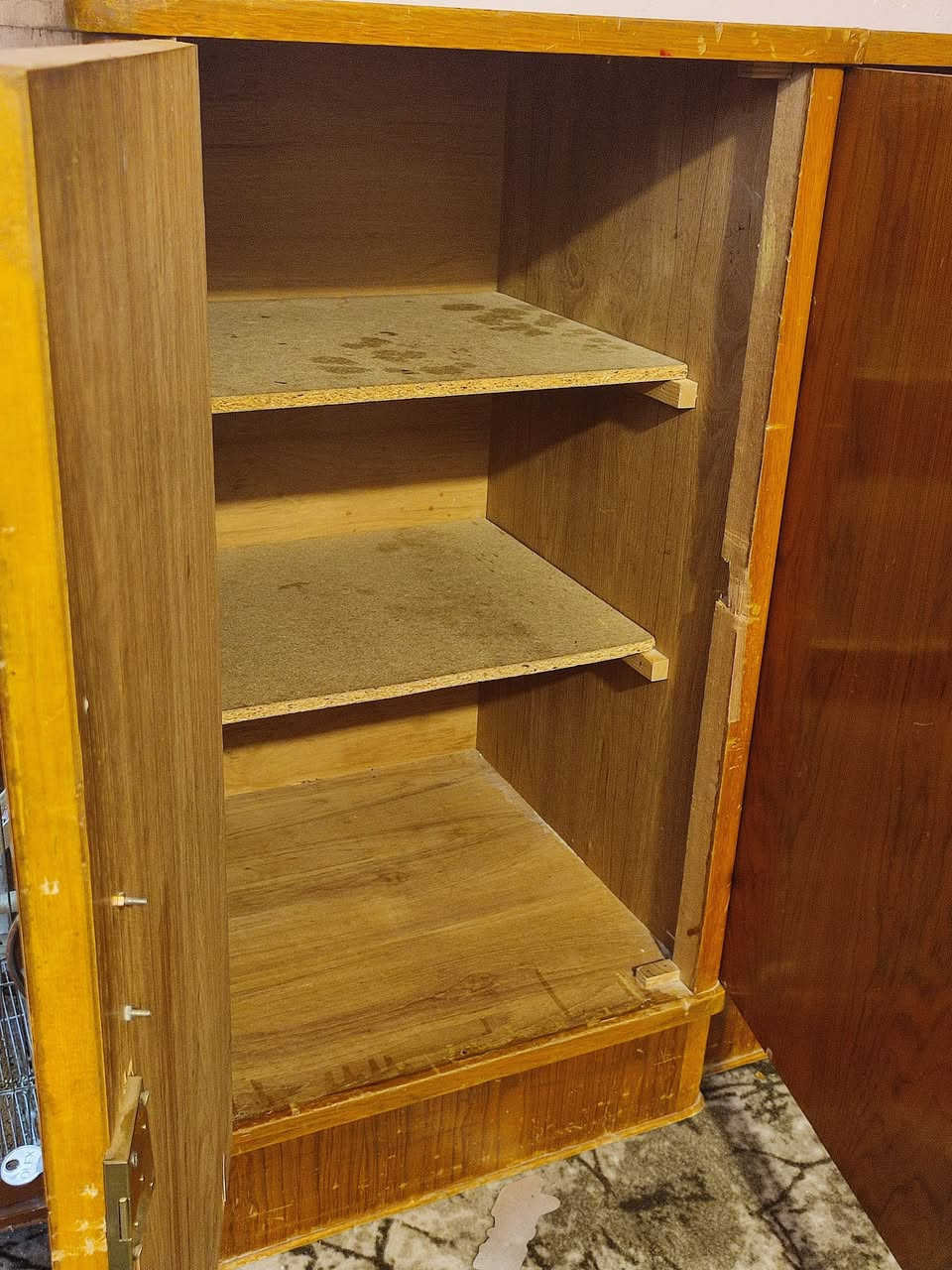 السلام عليكم ، بوفية تسگام درجة اولى اربع ابواب  خشب قوي جداً جداً على الفحص . نظافة 80٪ للبيع  السعر  135  وبيها مجال بسيط حگ الجية وبخدمة الطيبين


**إذا كنت صاحب هذا الإعلان وتريد حذفه لأي سبب، رجاءا أرسل رسالة إلى الدعم الفني**