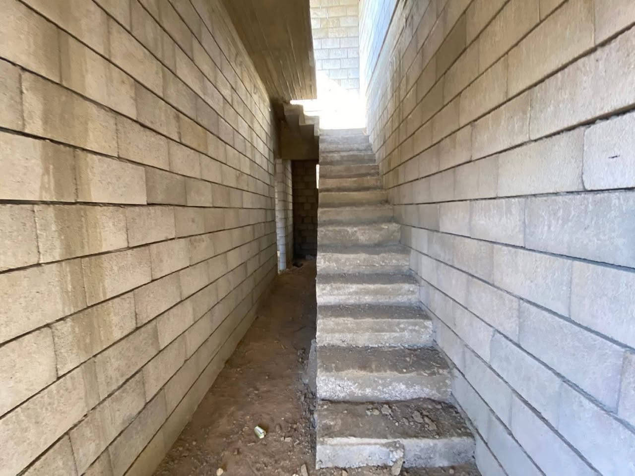 هيكل للبيع العنوان القوسيات قرب المدرسه الصينيه المساحه ١٠٠متر الاستفسار على الرقم ***********
***********
