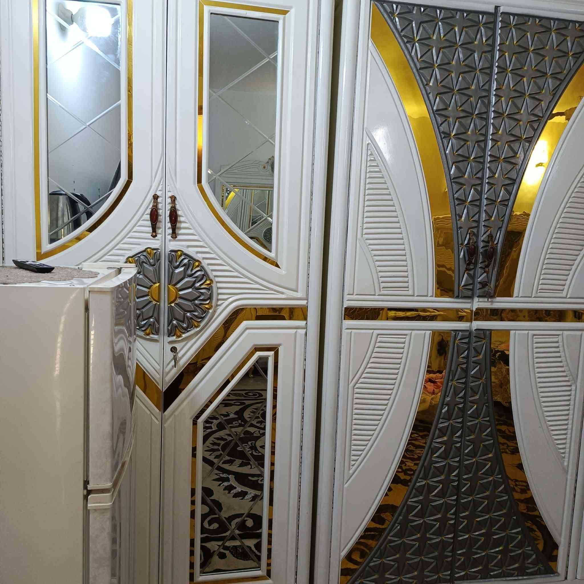 لغرفه جديده ولله صار كم شهر من اشتريته ومستعجله ع بيعتها
صاج عراقي  يعني خشب عراقي مو تركي وقويه واخت الجديده اشتريته ب3 ورايدته ب2 وبيه مجال للشراي.. 
ماريد اكسر بيه حيل ولله لان جديده


**إذا كنت صاحب هذا الإعلان وتريد حذفه لأي سبب، رجاءا أرسل رسالة إلى الدعم الفني**