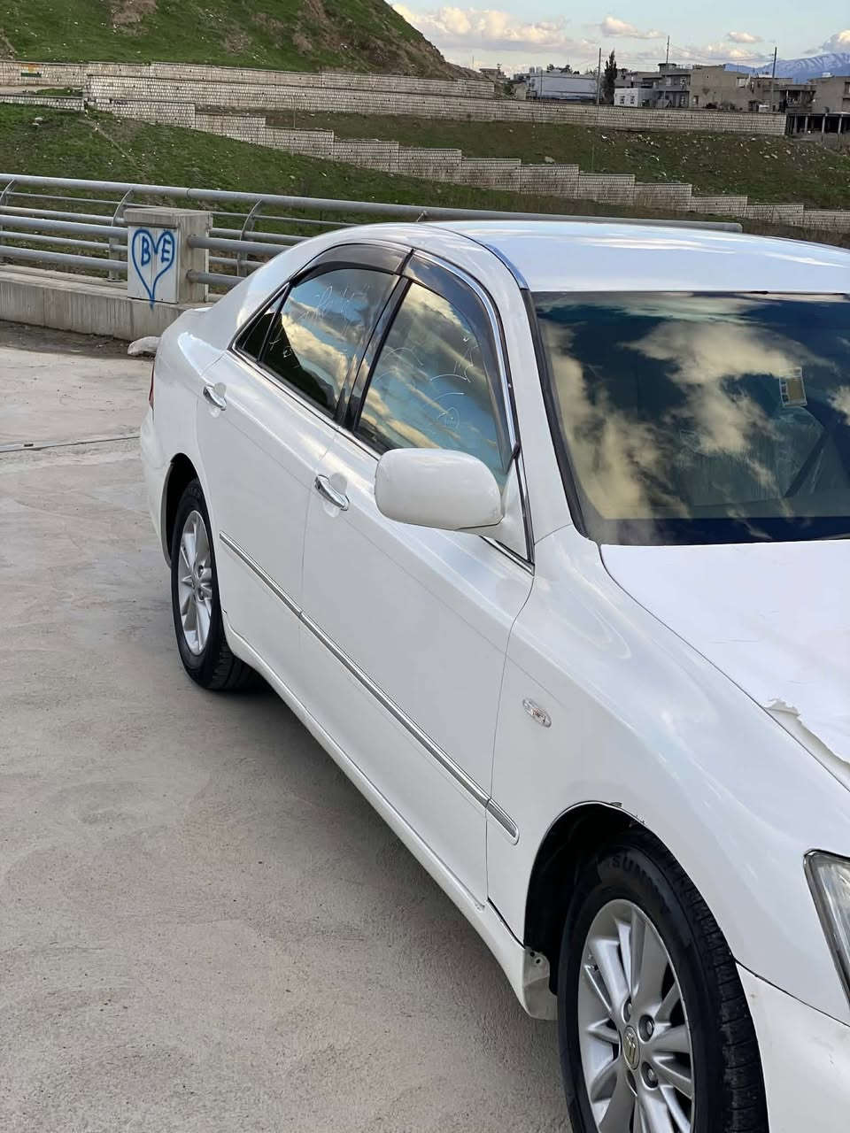 2007 ساج مەلەکی
بڕاوە بڕاوە
ساج مەلەکی 2007
3دوگمە پەردە
180 گەورە بە بچوک 
سەقف لاشە شوشە 
کامل مەسرف 250 مەسرفی نیە
53 گەڵا
***********
