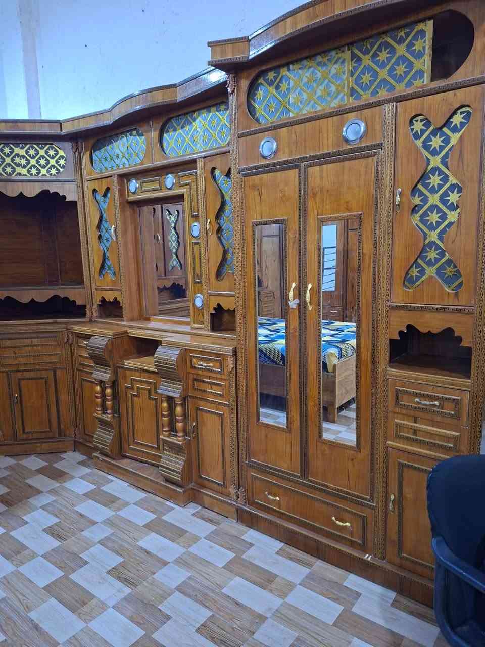 غرفه نوم مستخدمه قليل جداً
مكانه خمسه كيلو 
السعر مليون و300 
للاستفسار خاص او اتصل ع

***********
