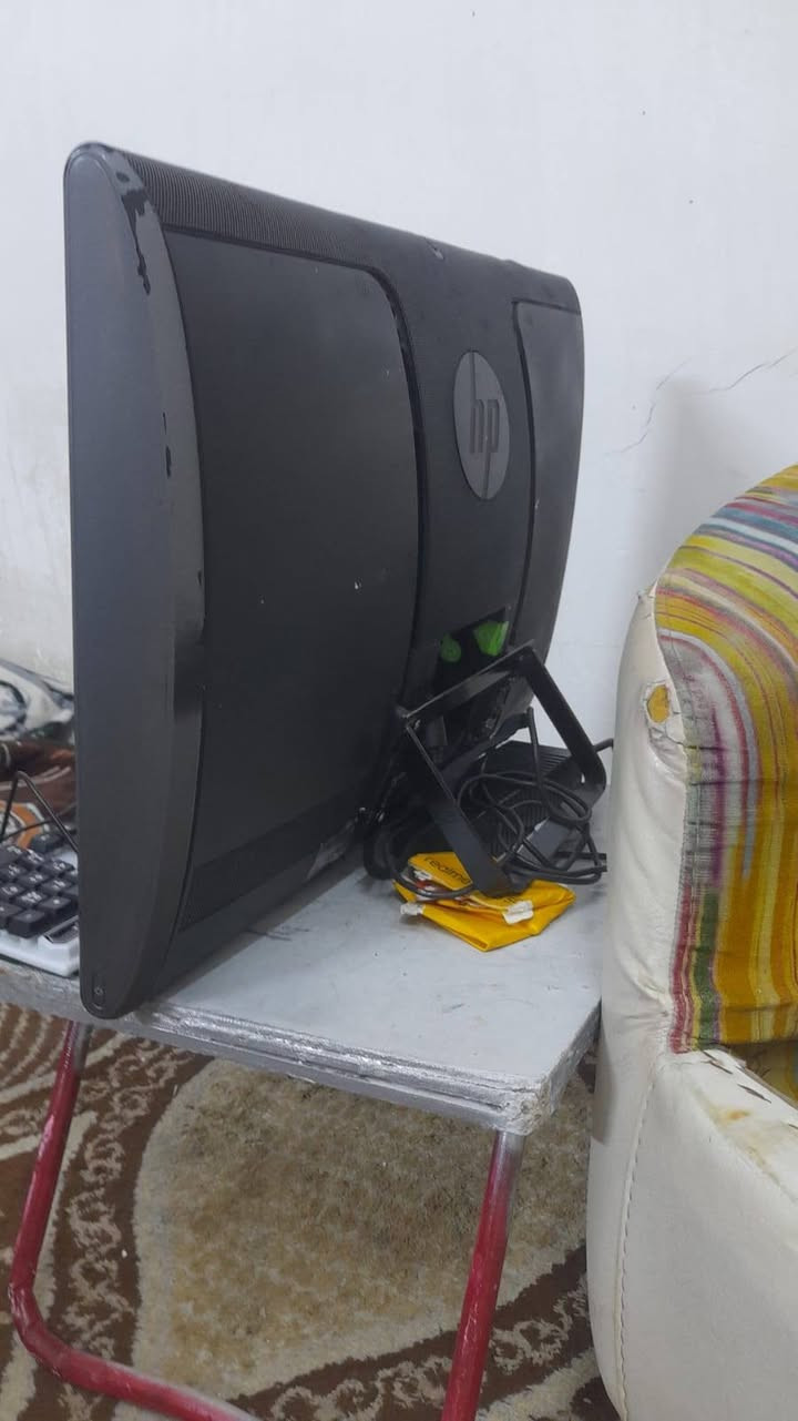 حاسبه نضامين وندوز وااندريود حسابه حجم 24كيس داخلي واخرجي لمس اوبدون لمس كيفك اشون متريدها نضيفه كلش يعني ضمان من التصليح اوعطل بيها اوكسر بلكفر مالتها حاسبه روعه والله ماوس اوكيبور وياها اضافياة بغداد العبيدي شهداء الثالثه قريب من جامع اليمام الصادق ***********تاخذها من باب لبيت
