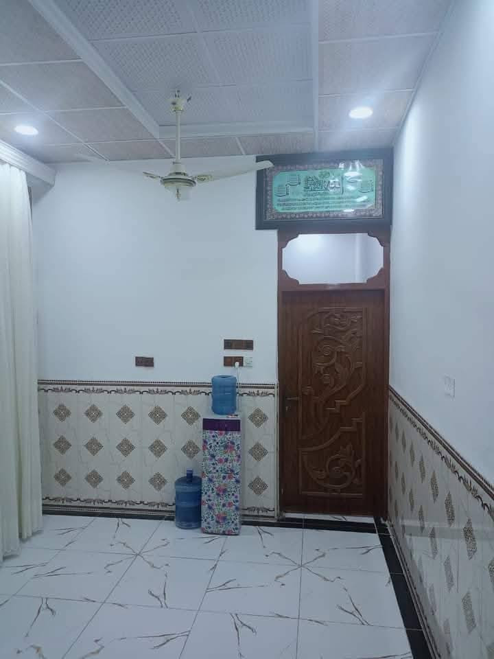 بيت للايجار  (100 متر) حي النداء شارع كلية الكفيل عمود 23
خلف أسواق ابن عنوز البيت ع ساحة 
سعر الايجار 300 الف 
يحتوي على طابقين
الطابق الاول
غرفه ومطبخ حار وبارد وصالة صغيرة  وآستقبال وصحيات وحمامات عدد اثنين داخلي وخارجي 
الطابق الثاني 
غرفتين وصالة وصحيات عدد واحد
وياريت تكون عائلة صغيره
والإيجار لثلاث او ستة اشهر مقدماً

***********
