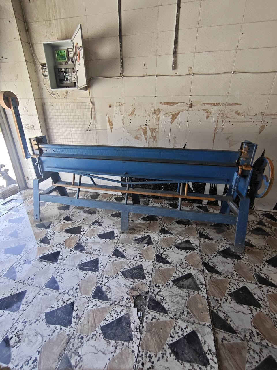 مكلف بل نشر مكائن للبيع
1-المعواچه سعره مليون و200 وبيه مجال 
للأستفسار ***********
