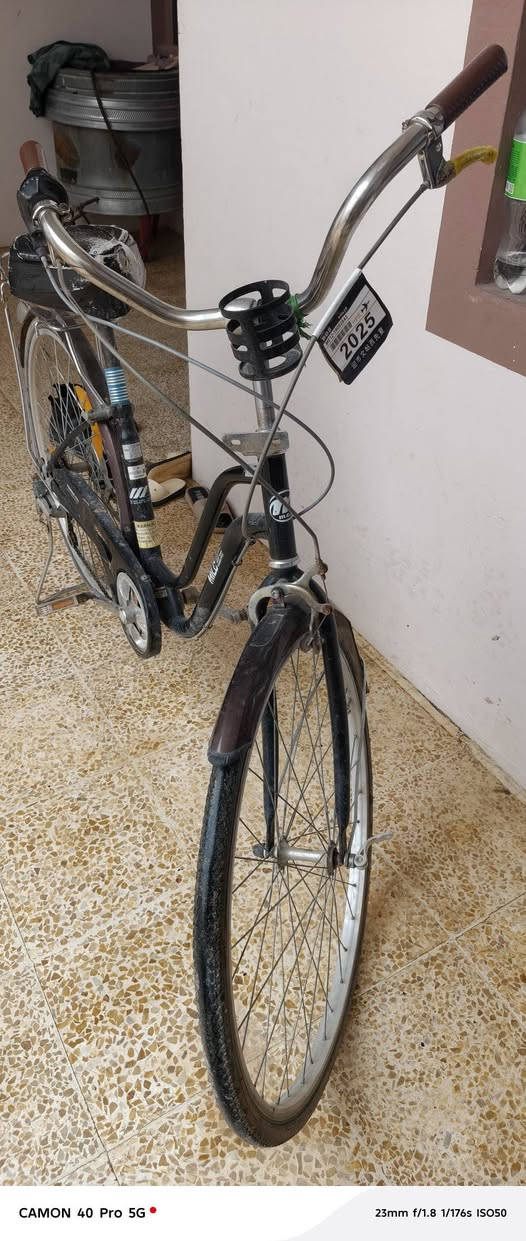 السلام عليكم للبيع بايسكل جديد كلشي وضع شركة رقم***********
