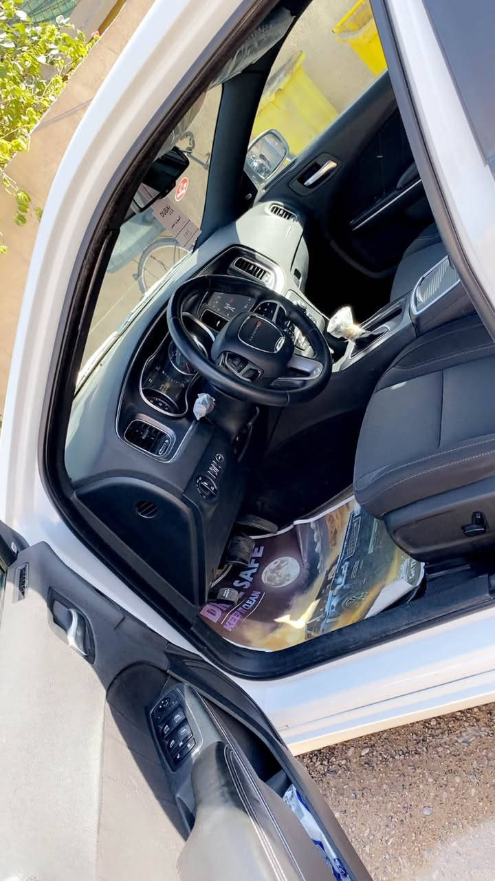 السلام عليكم جارجر SXT بلاس فول مواصفات 2018 كنديه عينه 260 السياره كفاله عامه ماشيه 63mحقيقي ،للستفسار *********** مكاني بصره السعر 262

