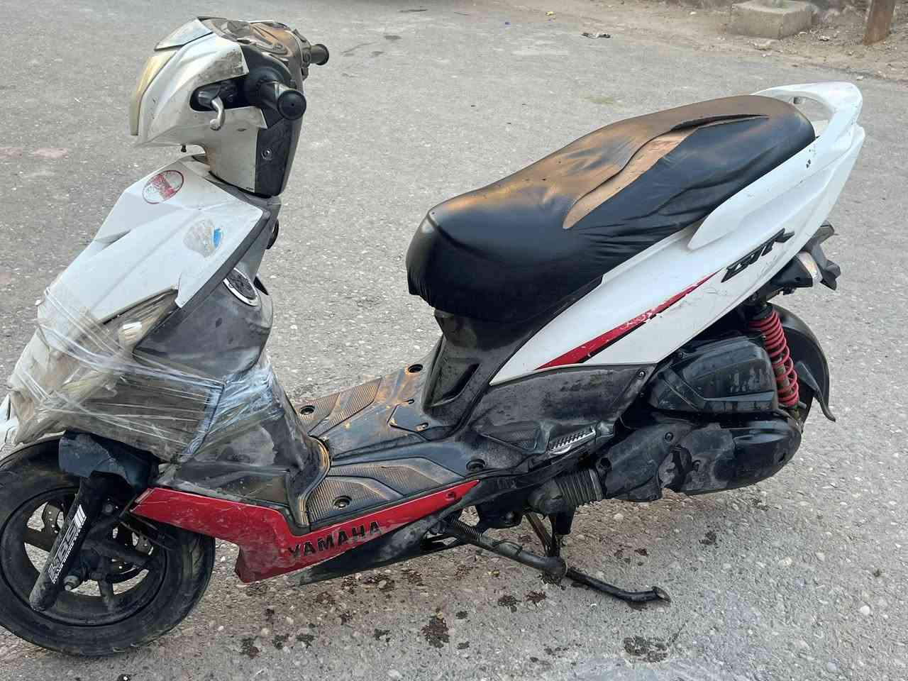 السلام عليكم جي تي آر للبيع فقط اخوان الله شاهد اني منزلها من الرمبه بيدي جيب وايك فيتر وفحص الدراجه اذا مفتوح برغي بلدراجه رجعها وتاخذها من باب بيتي الدراجه فقط كفرها الامامي مكسور والله العظيم الدراجه ما داخله تصليح بس بدلتلها فيت بم اصلي الله شاهد وهاذ رقمي *********** مكاني بغداد الشعب
