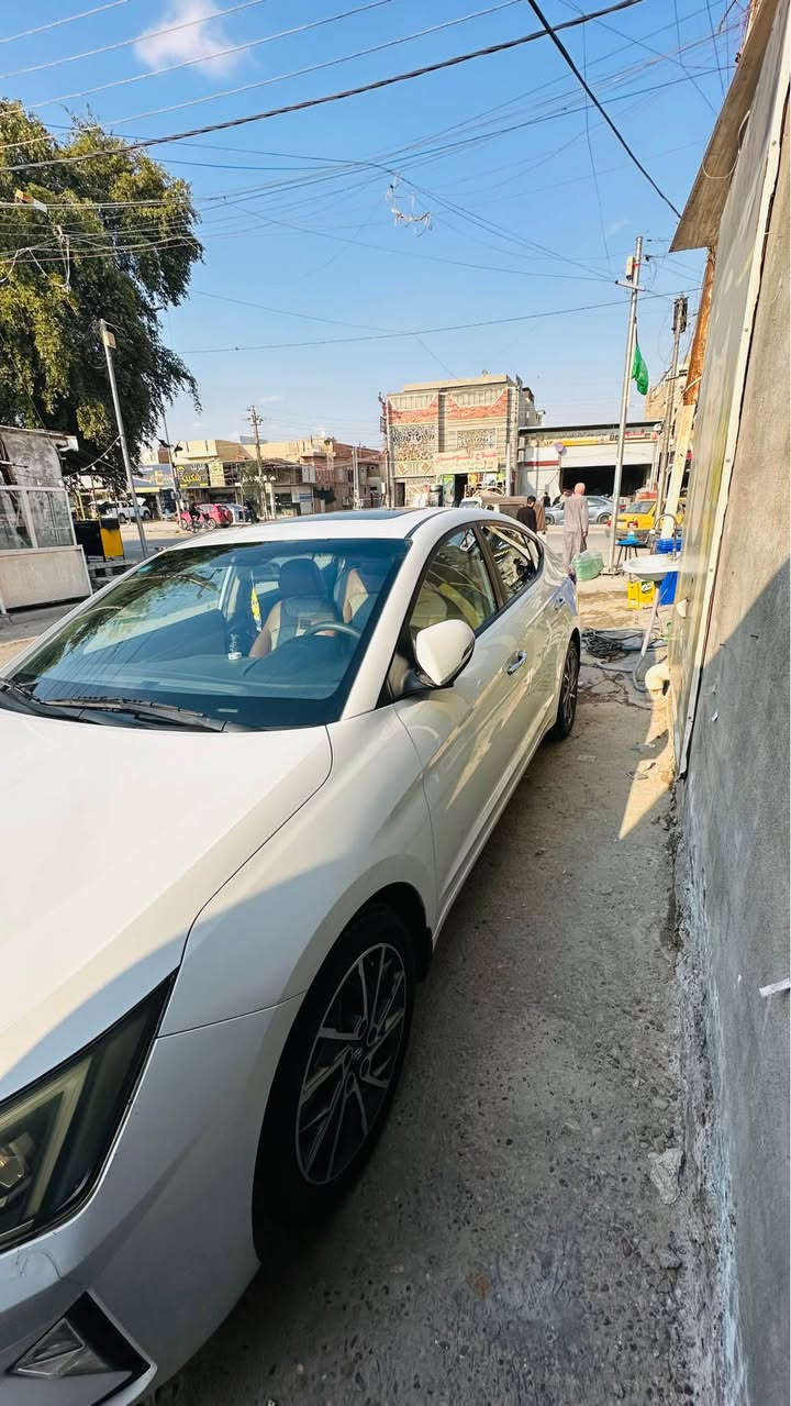 النترا خليجي 2019 مكفوله 
بيهه ملاحظات بسيطه جدآ
ماشيه 50 الف السياره جديده كلش السعر 170 وبيهه مجال بسيط *********** 
بغداد البياع بغداد, العراق
