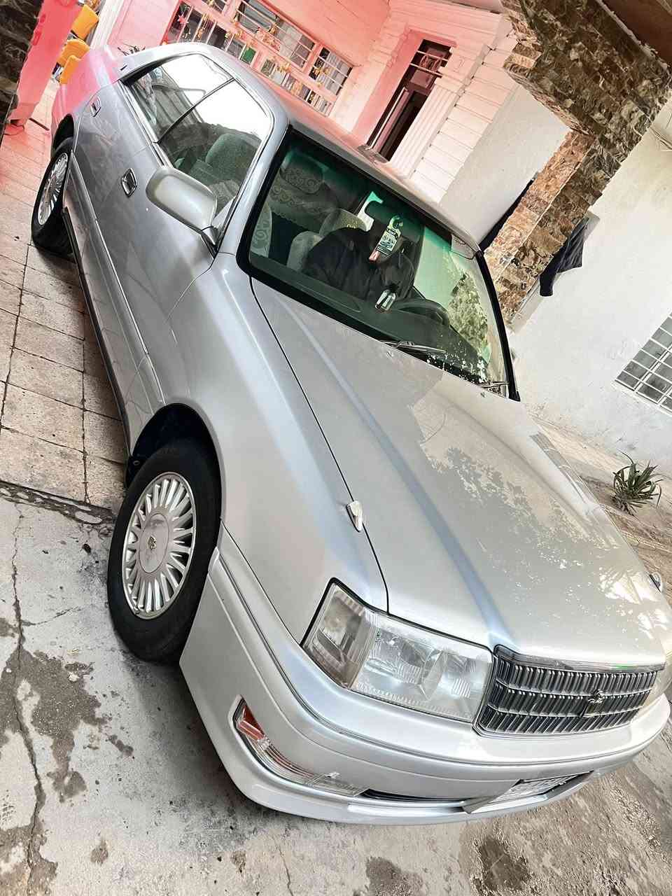 السلام عليكم تويوتآ راس الثور فلات كرستال موديل ١٩٩٩  رقم أنبار تحويل مباش مرشوشه جماليه ماشيه ٢٦٤ الف تبريد قطعتين ثلج بحيث على درجه وحده تجرش داخل جديد مكينه ٣٠٠٠ آلاف تخم تاير ويل داخله ممصعود بشرط جيس لايلون 
شاشا كبيره سستم صوت بيهه بعد اهواوي مواصفات ورجاا معجبك السعر اعبرها لين كلشي اكو بالسوك تعال كلب واحكم مكينه كير صدر تبريد كله جاهز ترايك للعمره وترجع للبيع او مرارس السعر ١٣٨ وبيهه مجال حك مكاني بغداد وهذا رقمي للاستفسار *********** ابو عزوز
