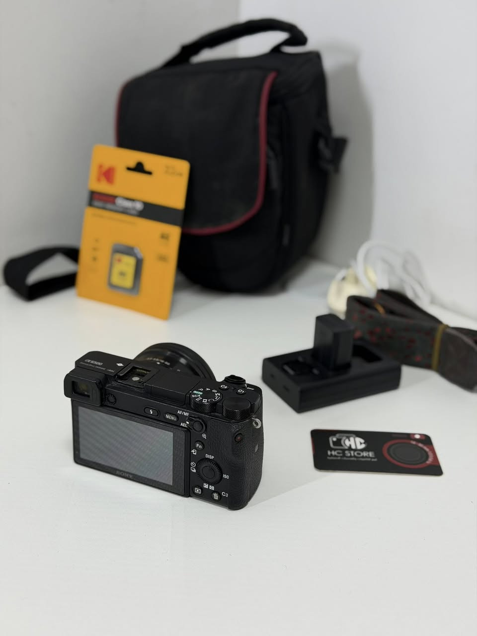 ⁨	✨ Sony A6500 + عدسة 16-50mm
كامرة احترافية مناسبة للتصوير الفوتوغرافي والفيديو وصناعة المحتوى 🎬

🔹 نظافة الكامرة: 95٪؜
🔹 الشتر: فقط 30 ألف
🔹 تصوير 4K Ultra HD
🔹 فوكس سريع جداً مع تتبع احترافي 🎯
🔹 شاشة متحركة للمساعدة بالتصوير
🔹 تثبيت داخلي 5 محاور لتصوير ثابت واحترافي
🔹 أداء قوي بالتصوير الليلي والإضاءة الضعيفة 🌙
🔹 حجم خفيف وسهلة للحمل والتنقل

🎁 الملحقات:
✔️ جنطة
✔️ شاحنة
✔️ حزام
✔️ بطارية بلادي
✔️ رام 32GB هدية

💰 السعر فقط: 885 ألف

🚚 متوفر توصيل لجميع المحافظات

📩 للاستفسار أو الحجز مراسلة الصفحة مباشرة

#SonyA6500 #سوني #كامرات_مستعملة #كامرة_احترافية #تصوير كامرات Sony تصوير_فوتوغرافي صناع_المحتوى 4K⁩


**إذا كنت صاحب هذا الإعلان وتريد حذفه لأي سبب، رجاءا أرسل رسالة إلى الدعم الفني**