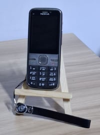 نوكيا C5 • مستخدم نظيف • مع شاحن وبطارية