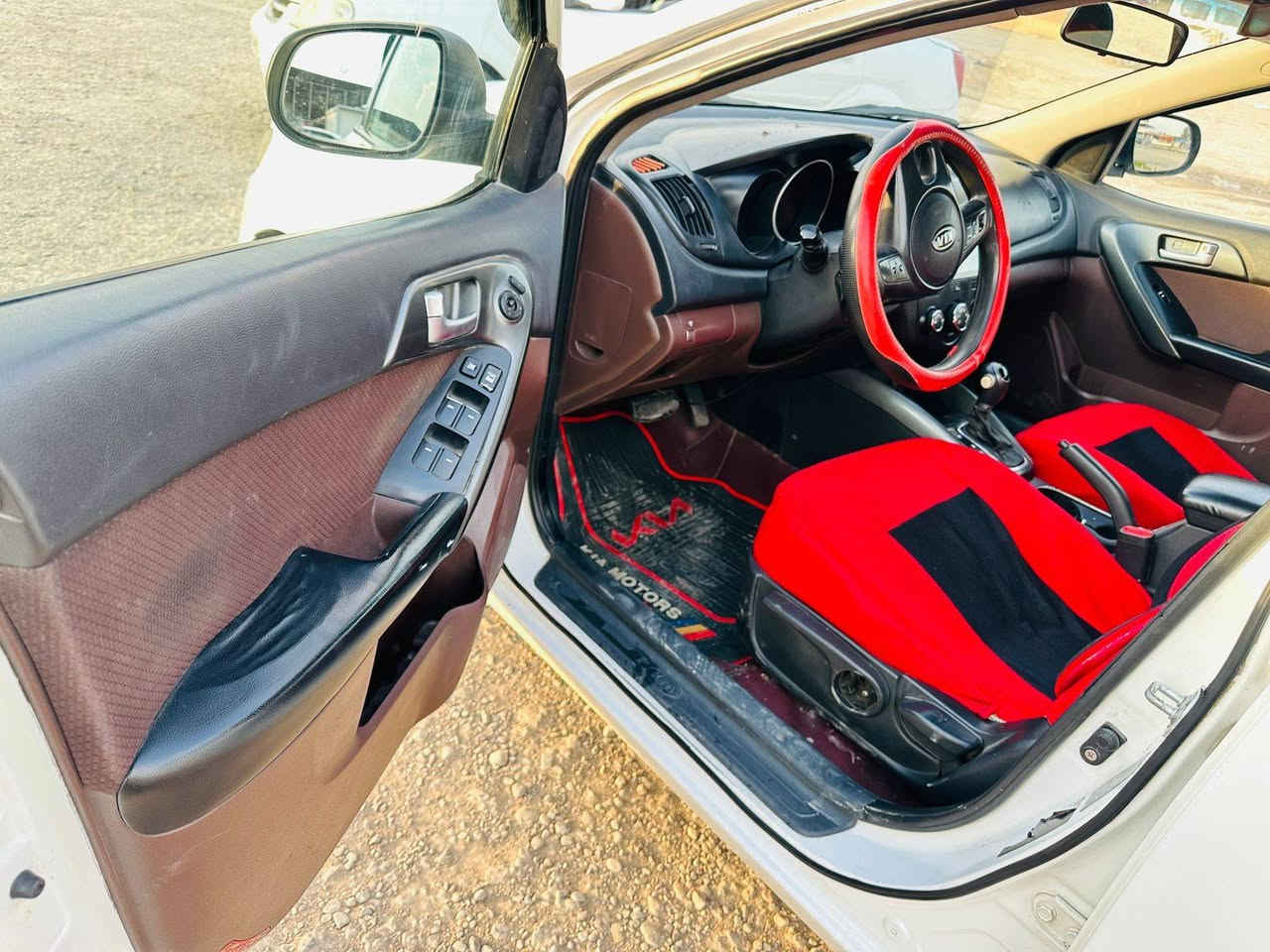 كيا سيراتو موديل ٢٠١٣ سةنةوي جديد كيرو مةكينة بةشةرت سبوغ ٥ بارجة سبوغ و نيو سةقف سبوغ بيش و باش كةبس ٤وةرةقة غرامةي هةية سعر ٧٥ ورقة شوين قةزاي خةبات *********** أربيل, العراق
