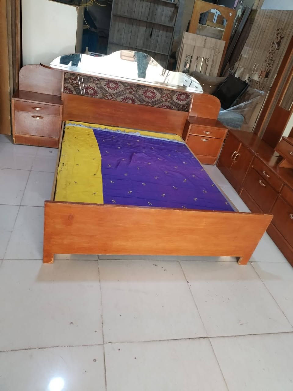 غرفه نوم للبيع سعر 250 اتصال ***********
