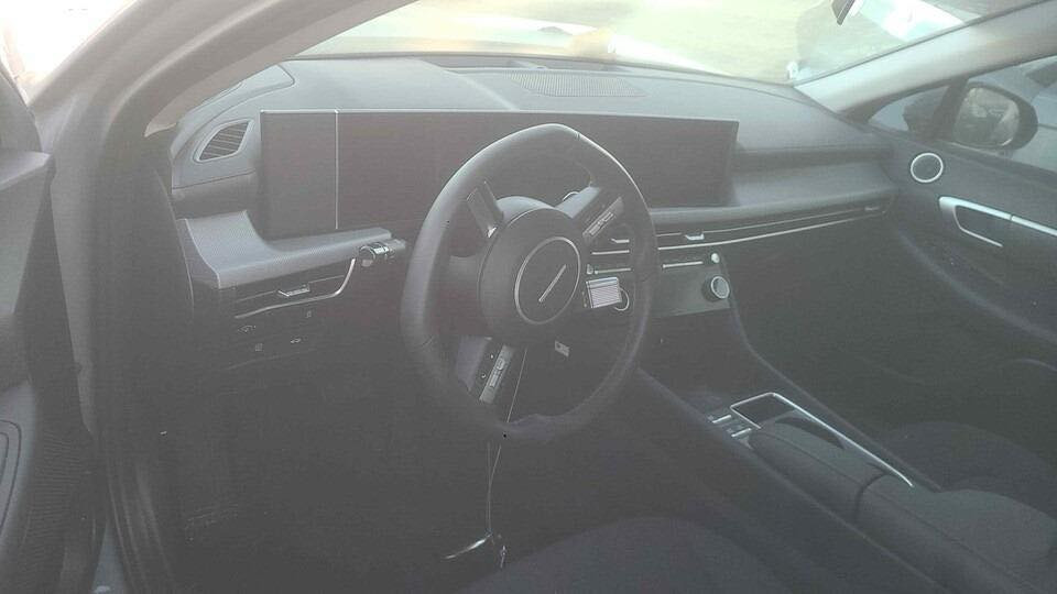 السلام عليكم سياره سوناته سمنتي مديل 2024 وارد امريكي قطعه وحده تصليح بنيد بدون ايرباك بدون تبديل  بدون فتح  سياره فول حساسات امامي خلفي رادارات تشغيل عن بعد شفتات بلستيرن تتفئه كشنات مواصفات خير من الله وكبالك لصور ماشيه 5000 ميل بعدها زيرو لسياره فحص مواقت حره ترقم حره تصير لا شهداء ولا معوقين 
السعر 195 وبيها مجال 
رقم الهاتف ***********
الموقع البصره دور الشرطه
