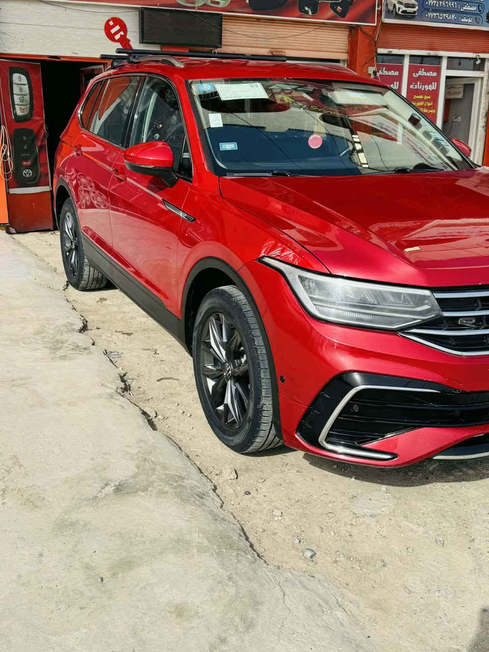 السلام عليكم تيكوان 23 رقم بغداد 7راكب مكينه 2000 معروفه سياره جديده ظرر فقط بنيد ودعاميه راجع سستم كامل ورقم شاصي وي الصور *********** السعر195وبيه مجال
